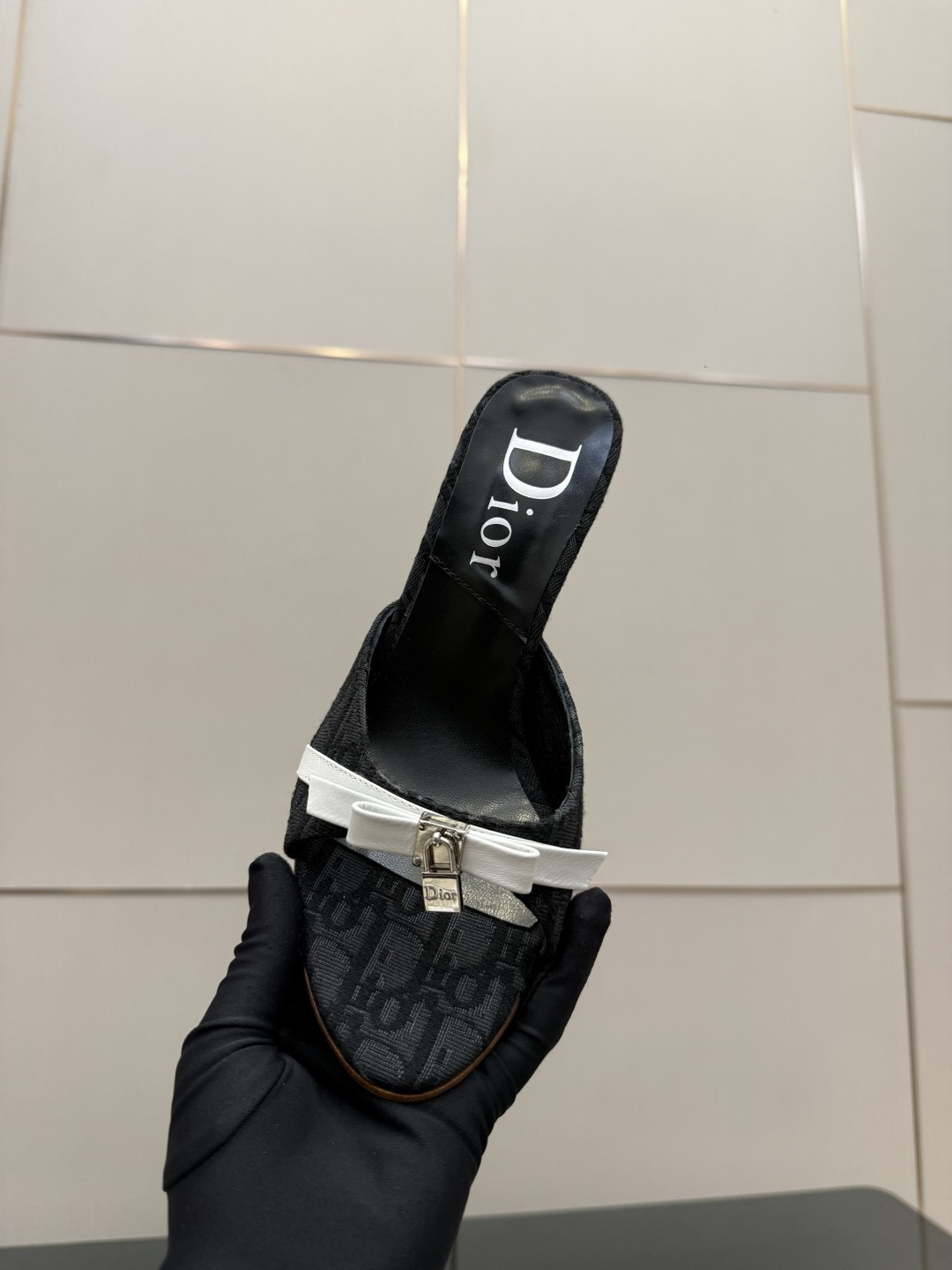 디올(DIOR) 패브릭 뮬 힐 신발