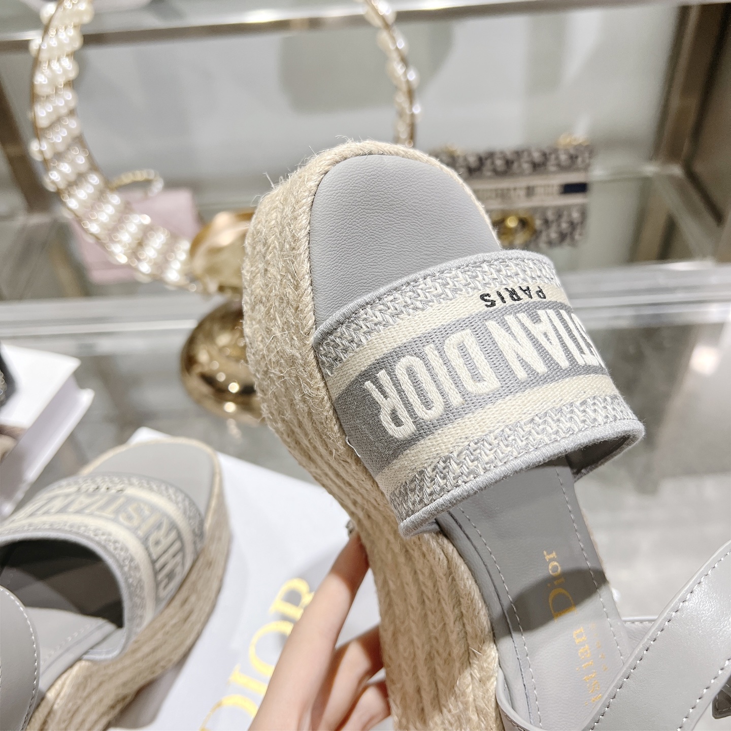 디올(DIOR) Dway 로고 밴드 앵클 스트랩 웨지 샌들 신발