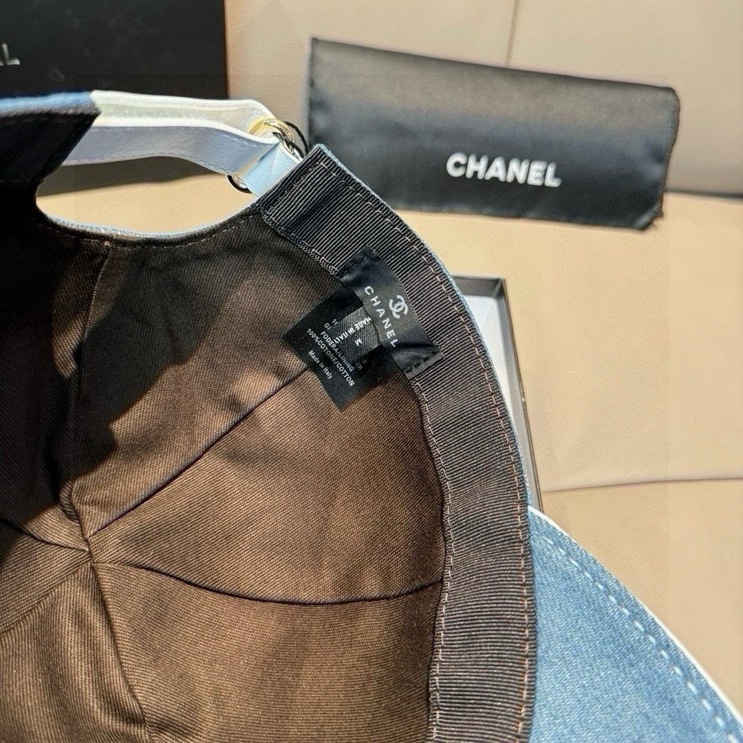 샤넬(CHANEL) 데님 로고 볼캡 모자