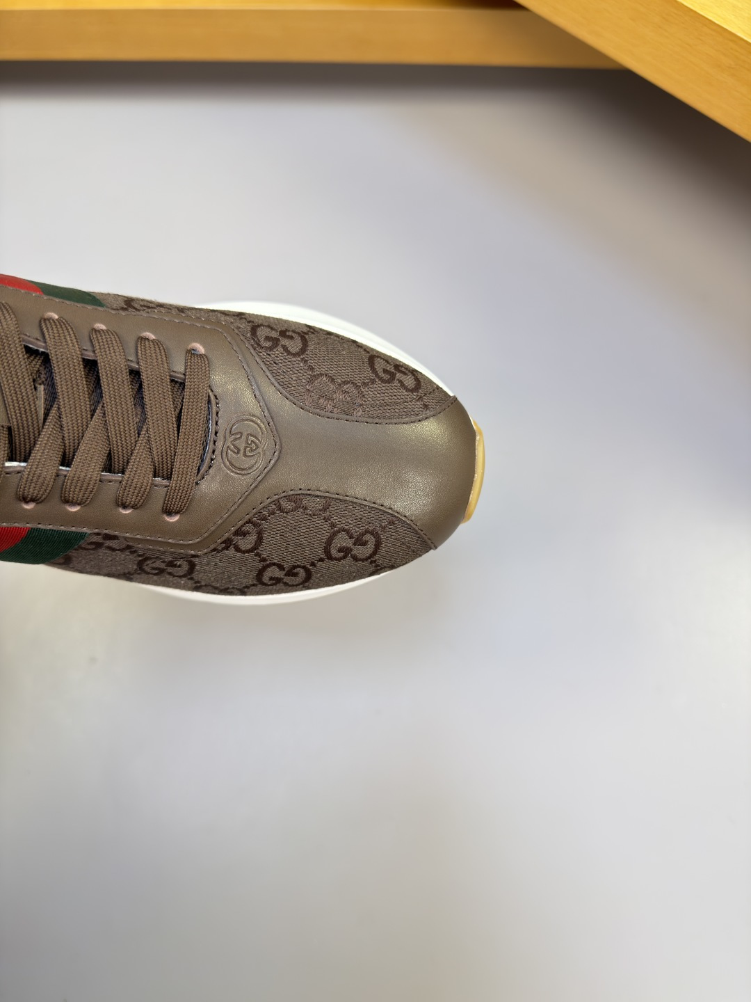 [Gucci] 구찌 프리미엄 나파 & 웹 스트라이프 콤비 스니커즈 신발