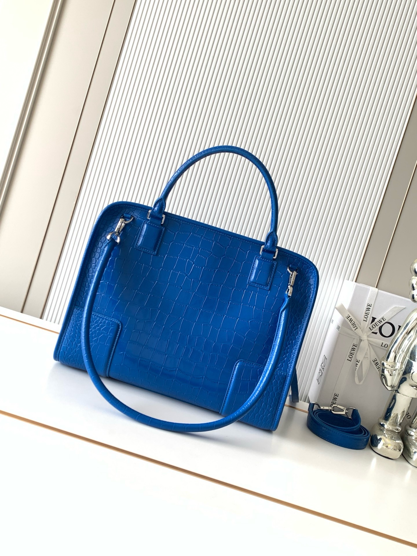 Loewe 로에베 아마조나(Amazona) 180 라지 핸드백 (블루/크로커다일 패턴) 가방