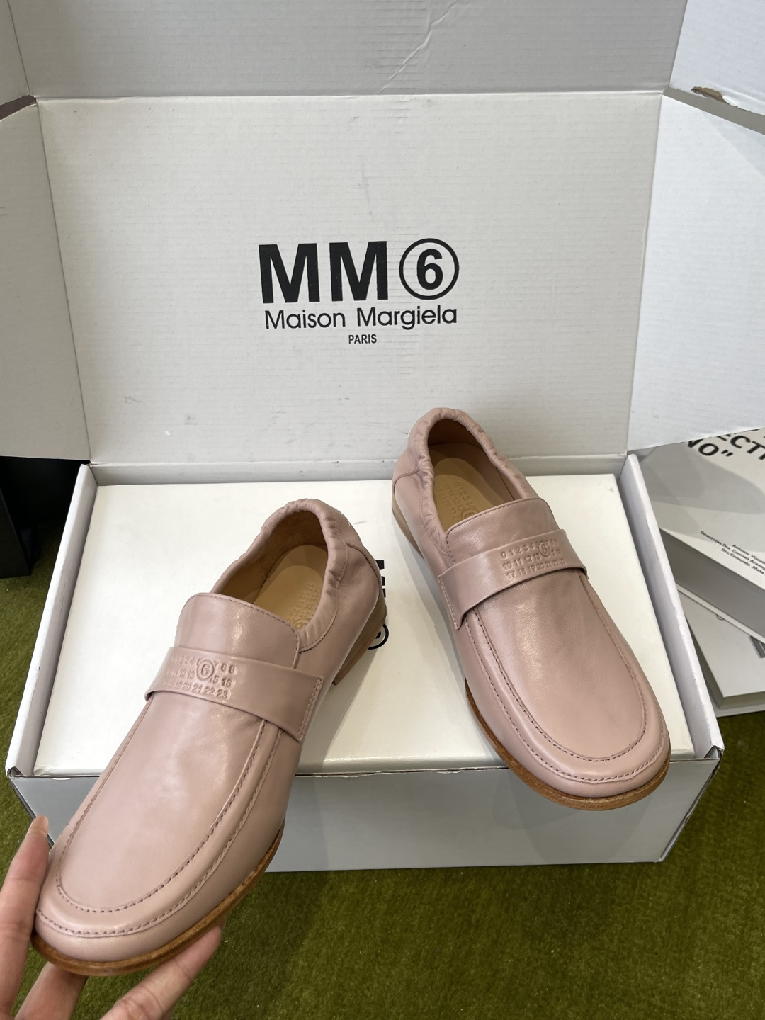 메종 마르지엘라(Maison Margiela) 애플 토 로고 2WAY 로퍼