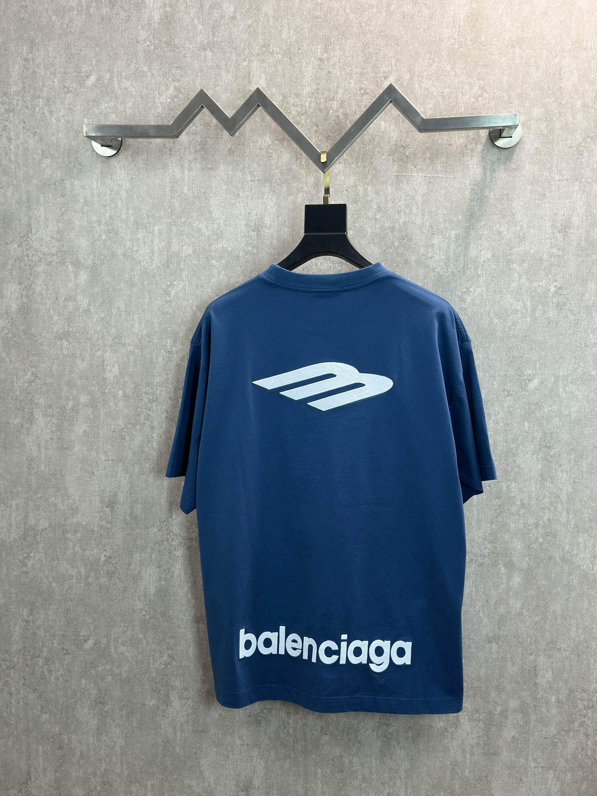 발렌시아가(BALENCIAGA) 그래픽 자수 반팔 티셔츠 의류