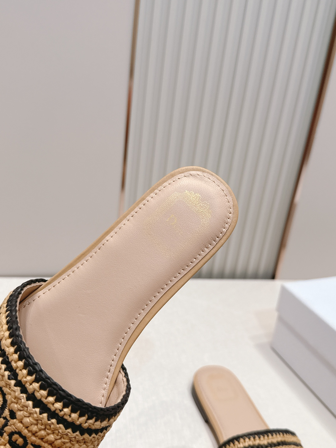 디올(DIOR) 라피아 위빙 슬라이드 샌들 신발