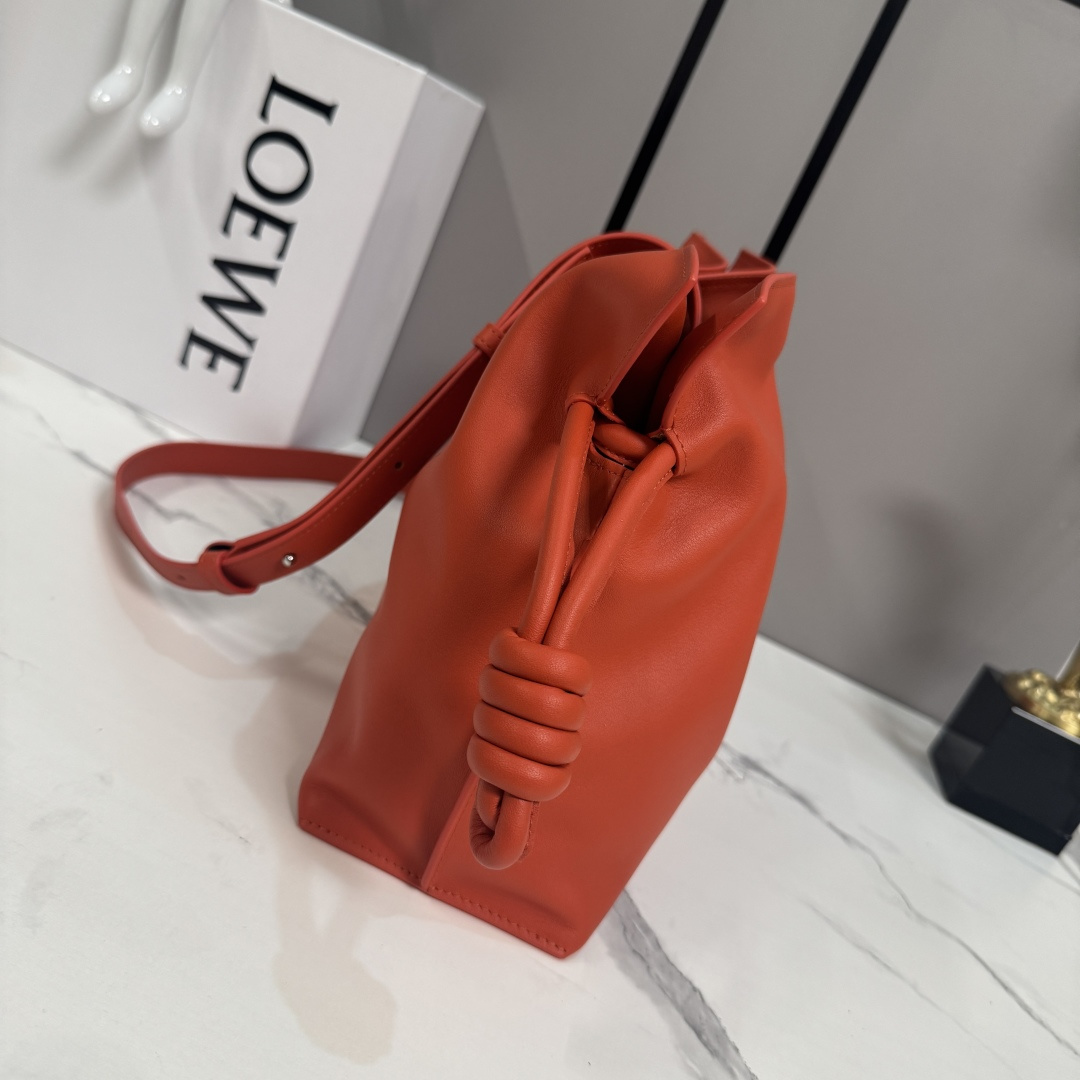 LOEWE 로에베 Flamenco 플라멩코 나파 카프스킨 숄더/클러치백 (미디엄) 가방 / 262386