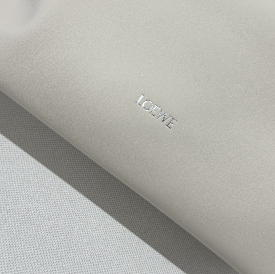 LOEWE 로에베 Flamenco 플라멩코 나파 카프스킨 숄더/클러치백 (미디엄) 가방 / 262386