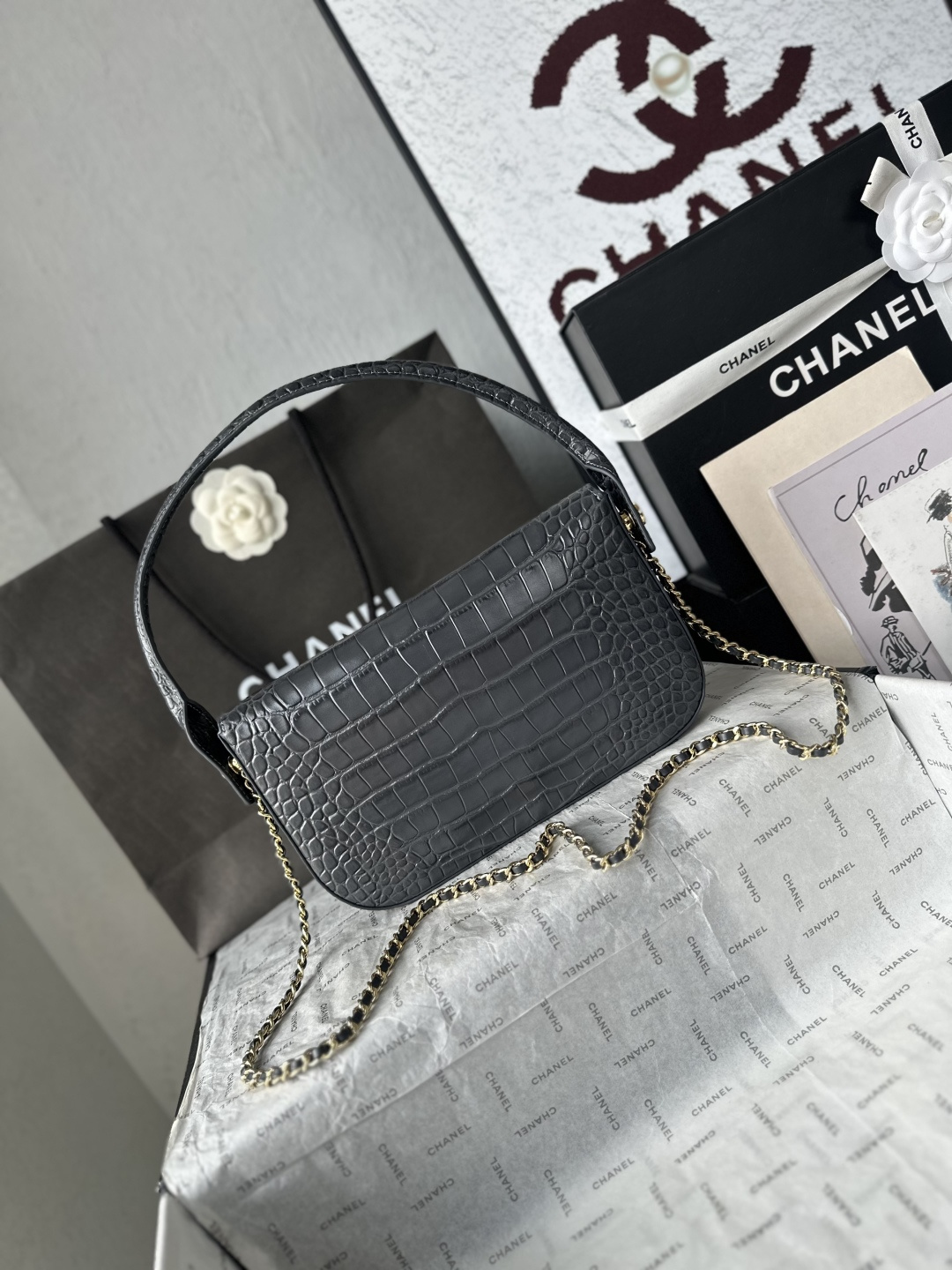 CHANEL 샤넬 26A 크로커다일 엠보스드 탑핸들 플랩백 가방 / AS6425