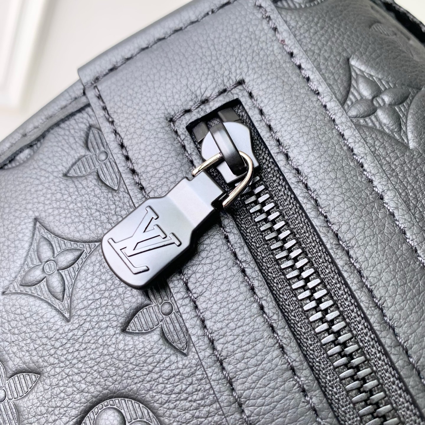 LOUIS VUITTON LV 루이비통 쿠리에 메신저 크로스 백 (모노그램 섀도우 레더) 가방