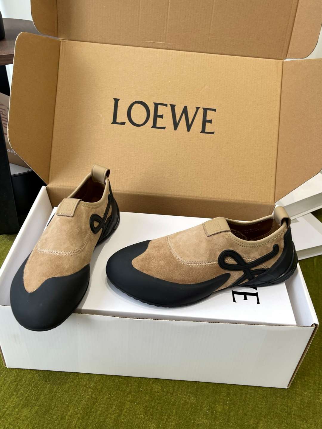 로에베(LOEWE) 스웨이드 러버토 클라이밍 스니커즈 신발