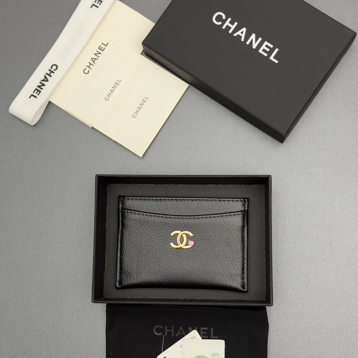 [Chanel] 샤넬 메탈 로고 레더 카드 지갑