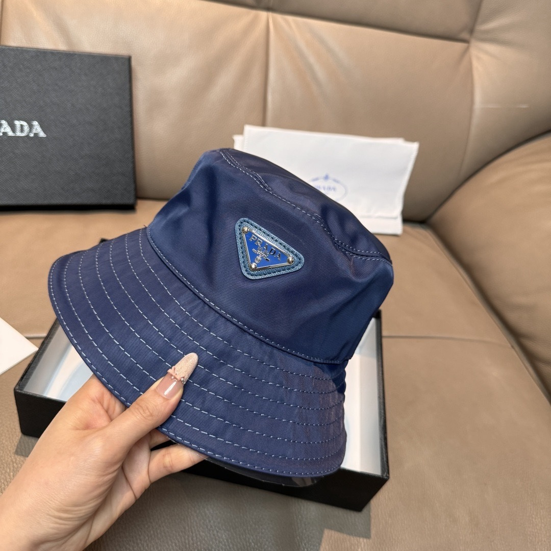 프라다(PRADA) 삼각 로고 옥스포드 버킷햇 모자