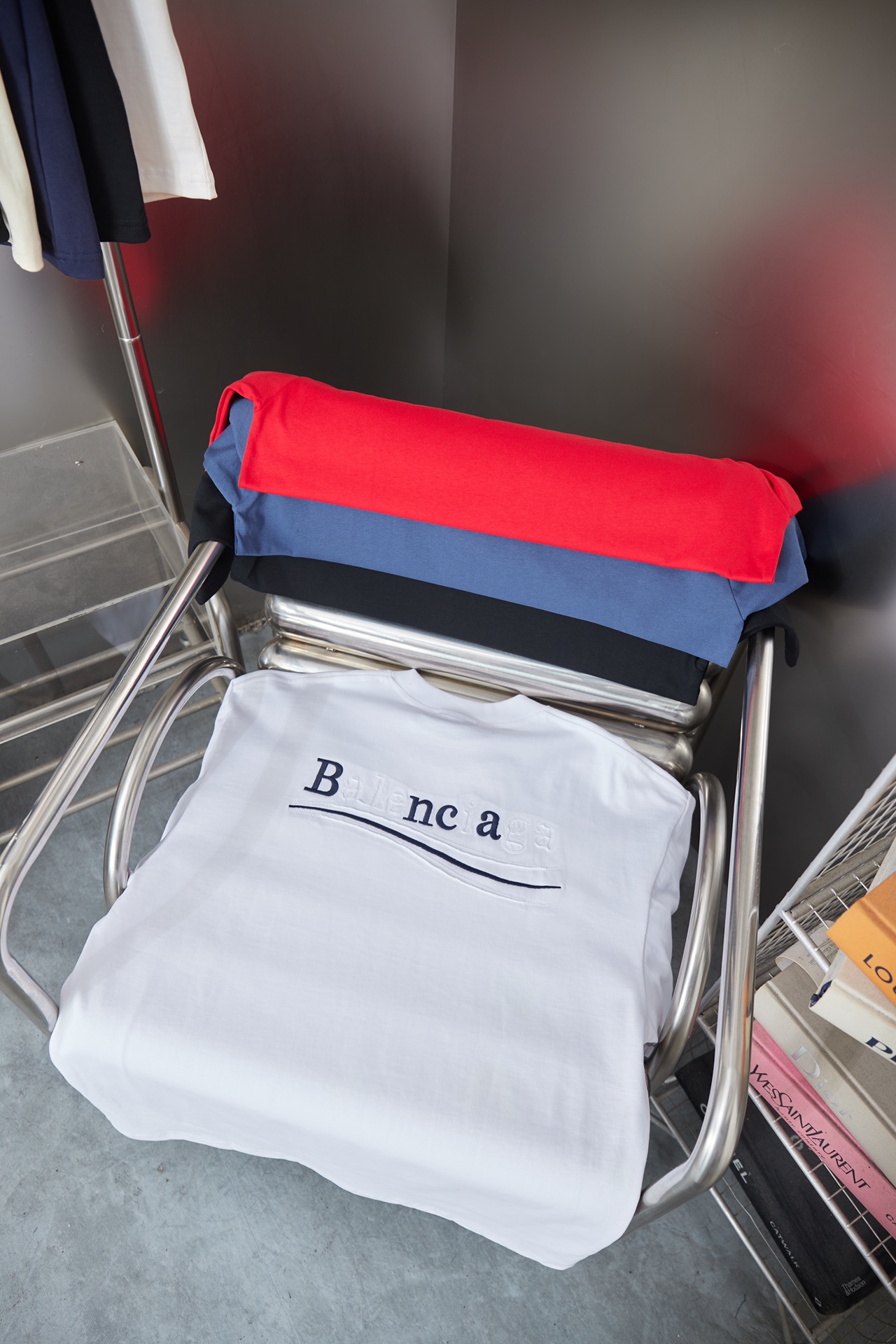 발렌시아가(BALENCIAGA) 패치 자수 로고 반팔 티셔츠 상의 의류