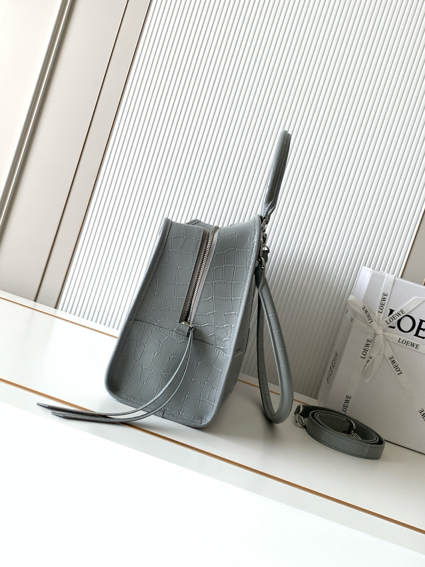 Loewe 로에베 아마조나(Amazona) 180 라지 핸드백 (그레이/크로커다일 패턴) 가방