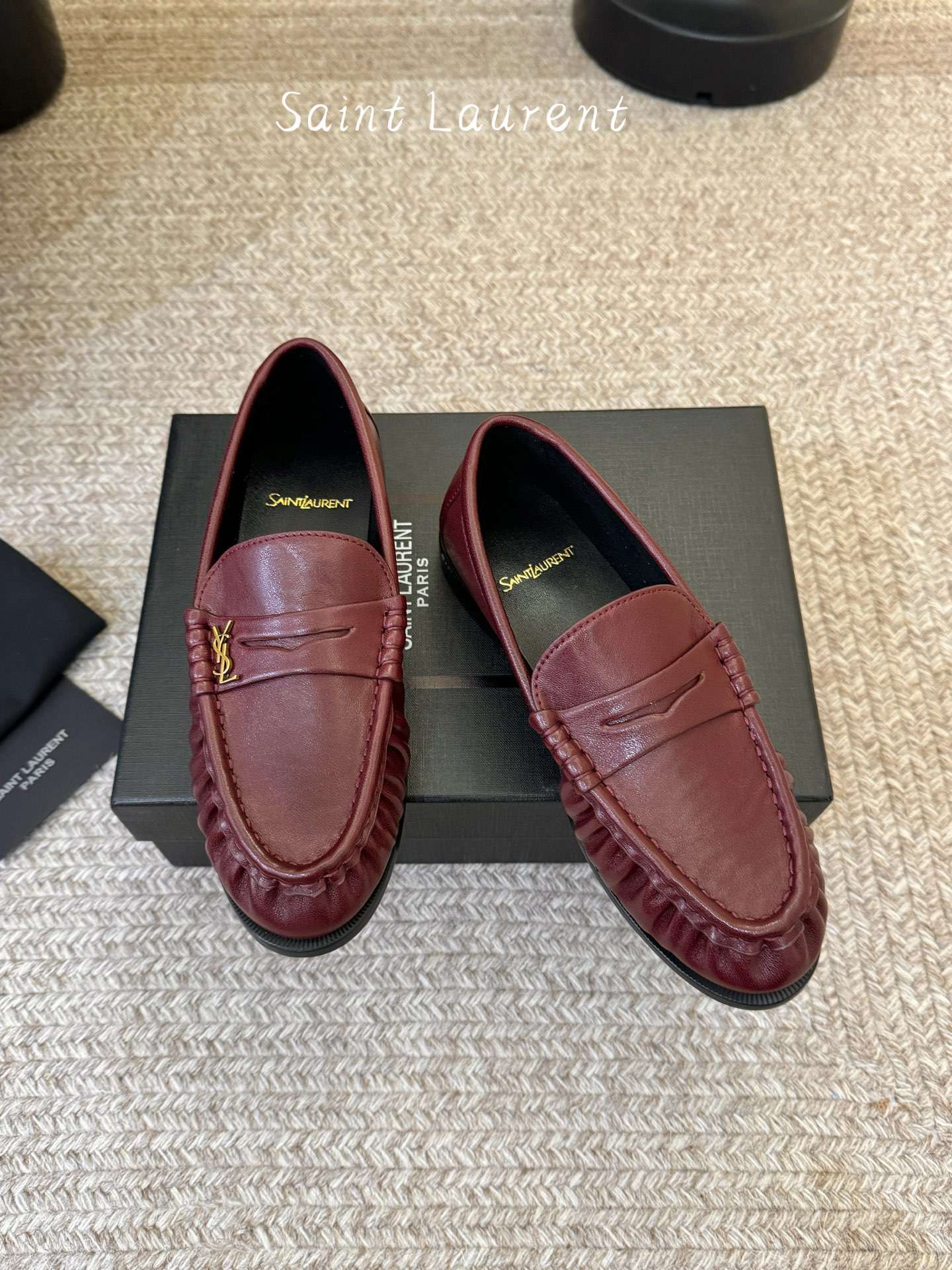 생로랑(SAINT LAURENT) 카프 레더 페니 로퍼 신발
