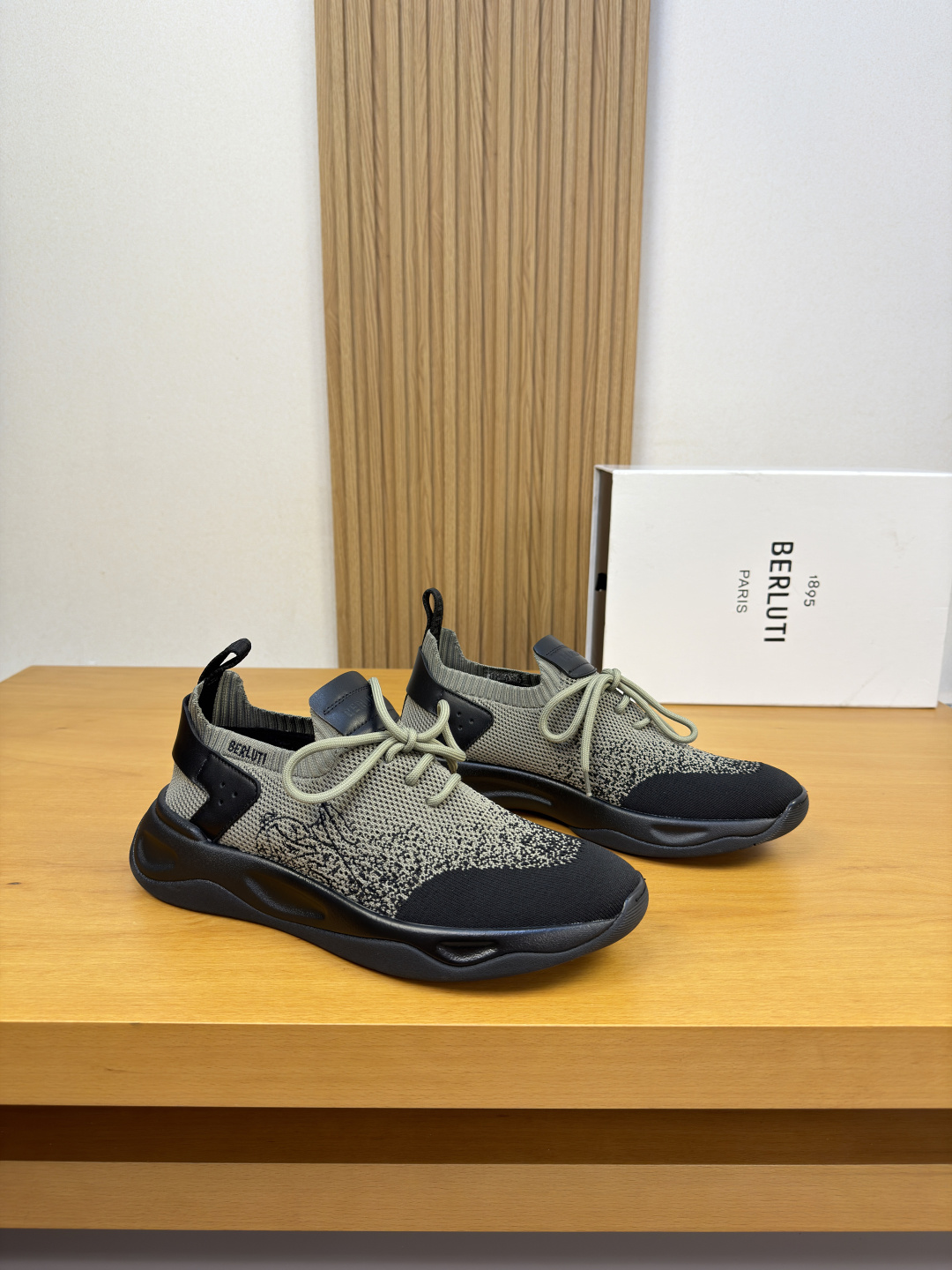 Berluti 벨루티 왁스 카프스킨 & 니트 스니커즈 신발
