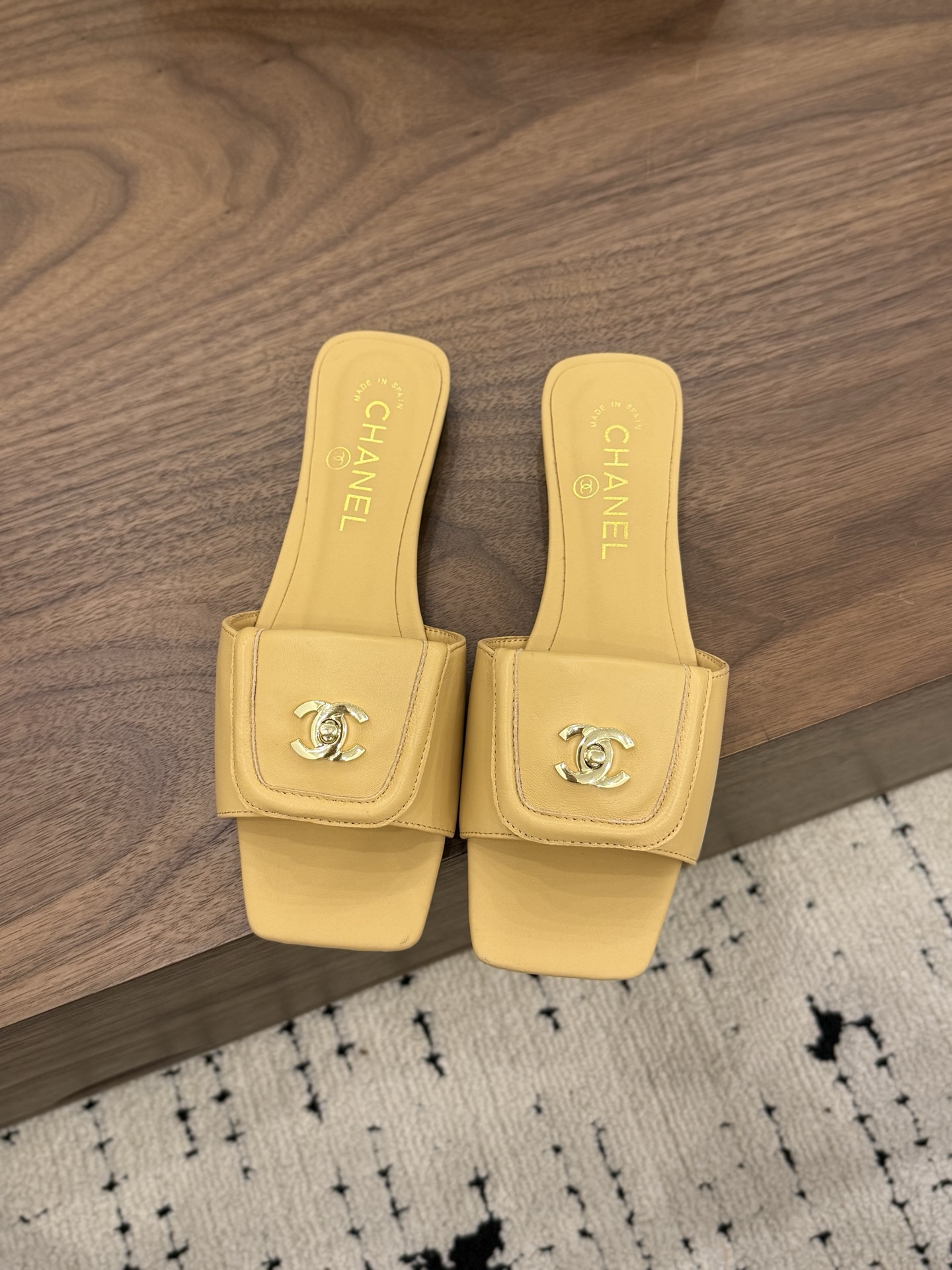 샤넬(CHANEL) 버클 스퀘어토 플랫 슬리퍼 신발