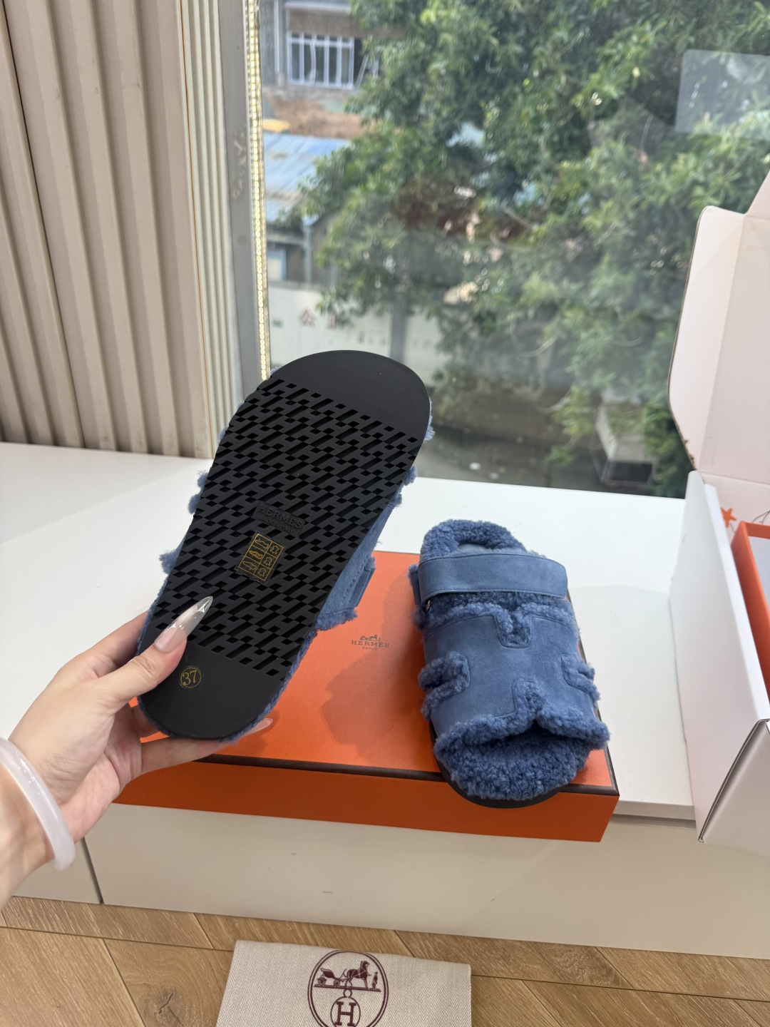 에르메스(HERMES) 시어링 퍼 뮬 슬리퍼 신발