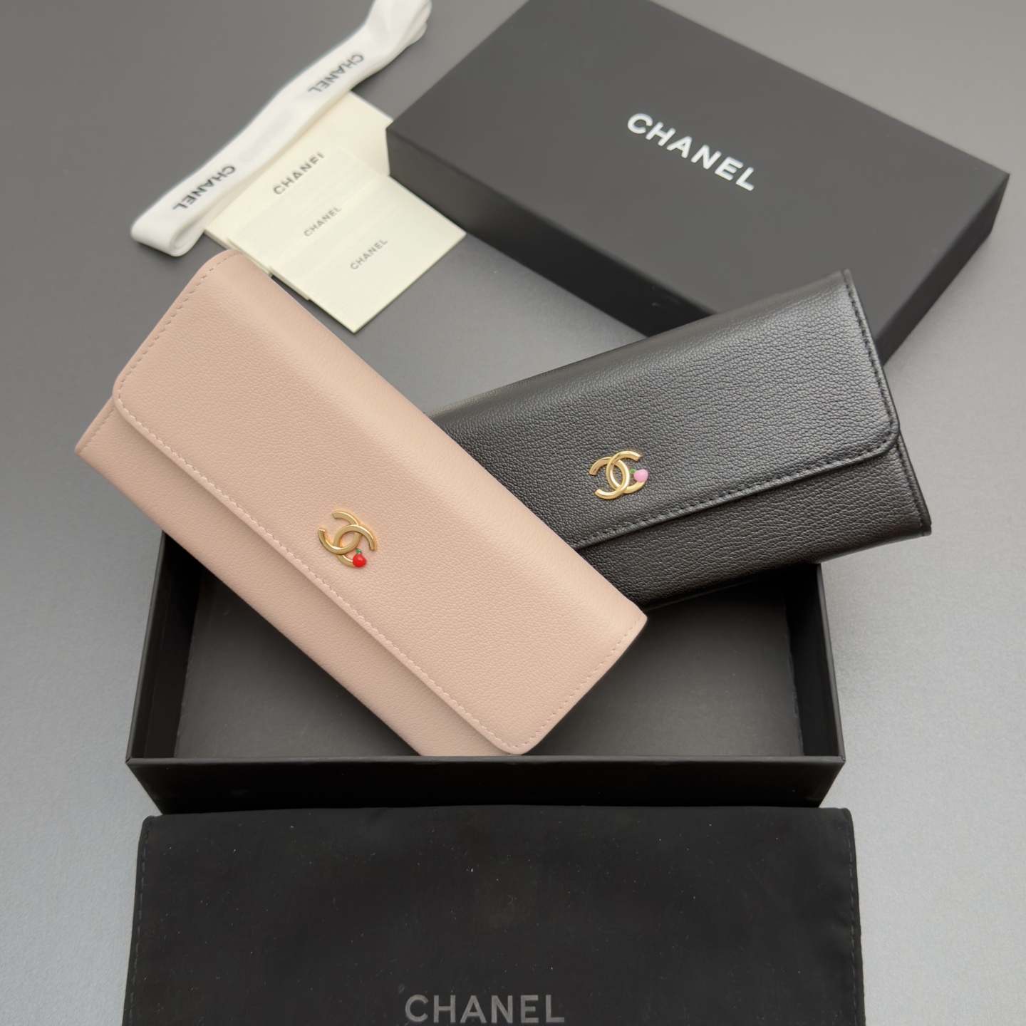 [Chanel] 샤넬 메탈 로고 플랩 롱 월렛 장지갑