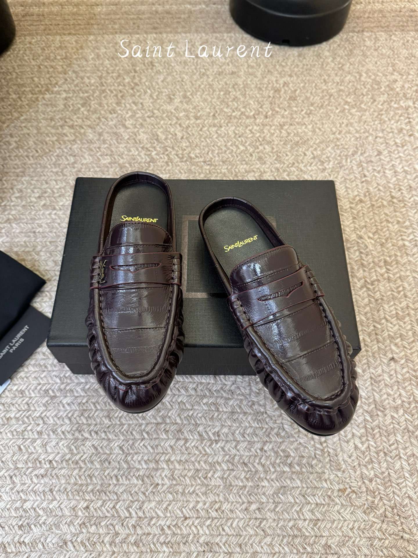 생로랑(SAINT LAURENT) 카프 레더 페니 백리스 로퍼 신발