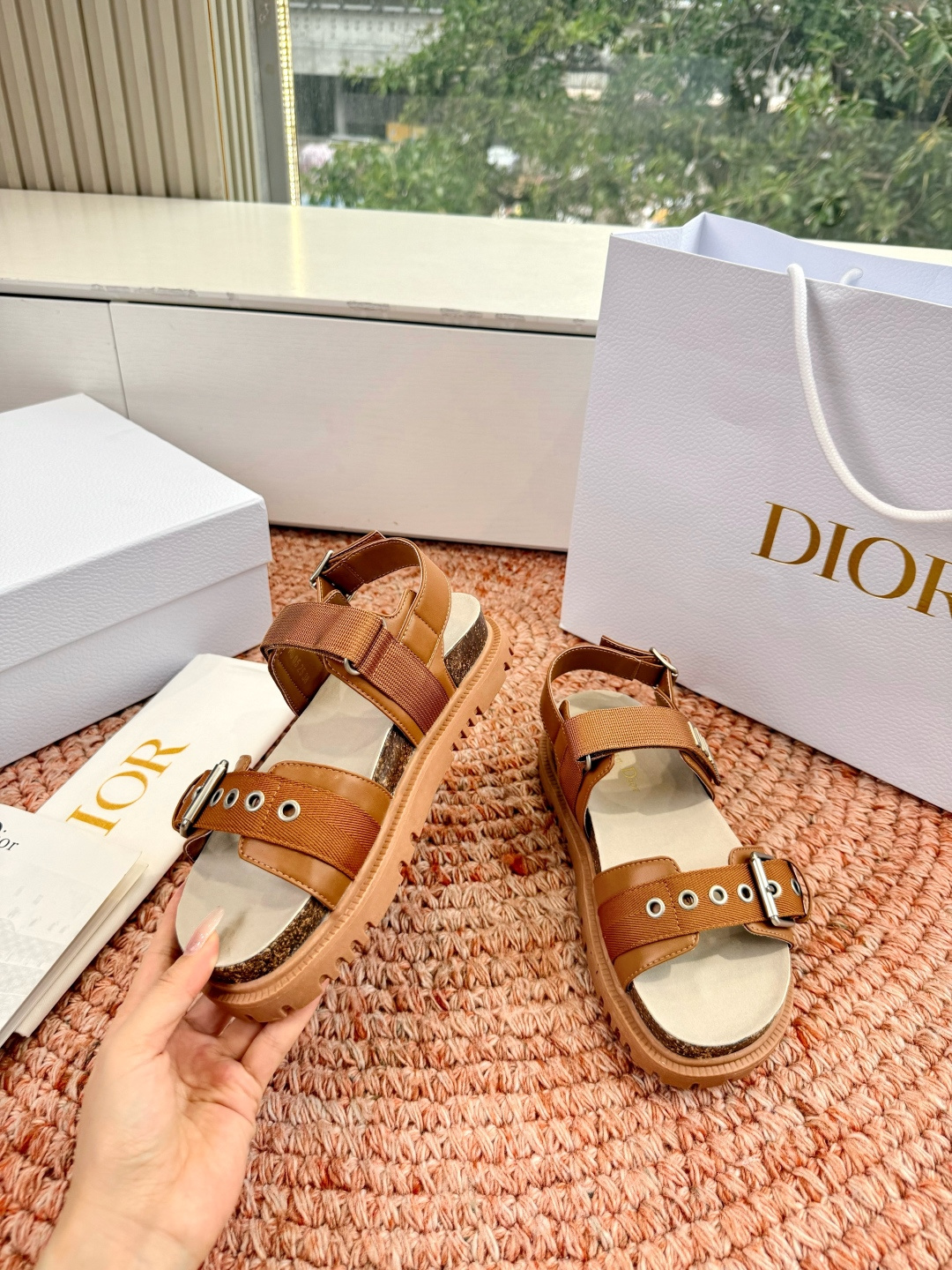 디올(DIOR) CD 버클 샌들 신발