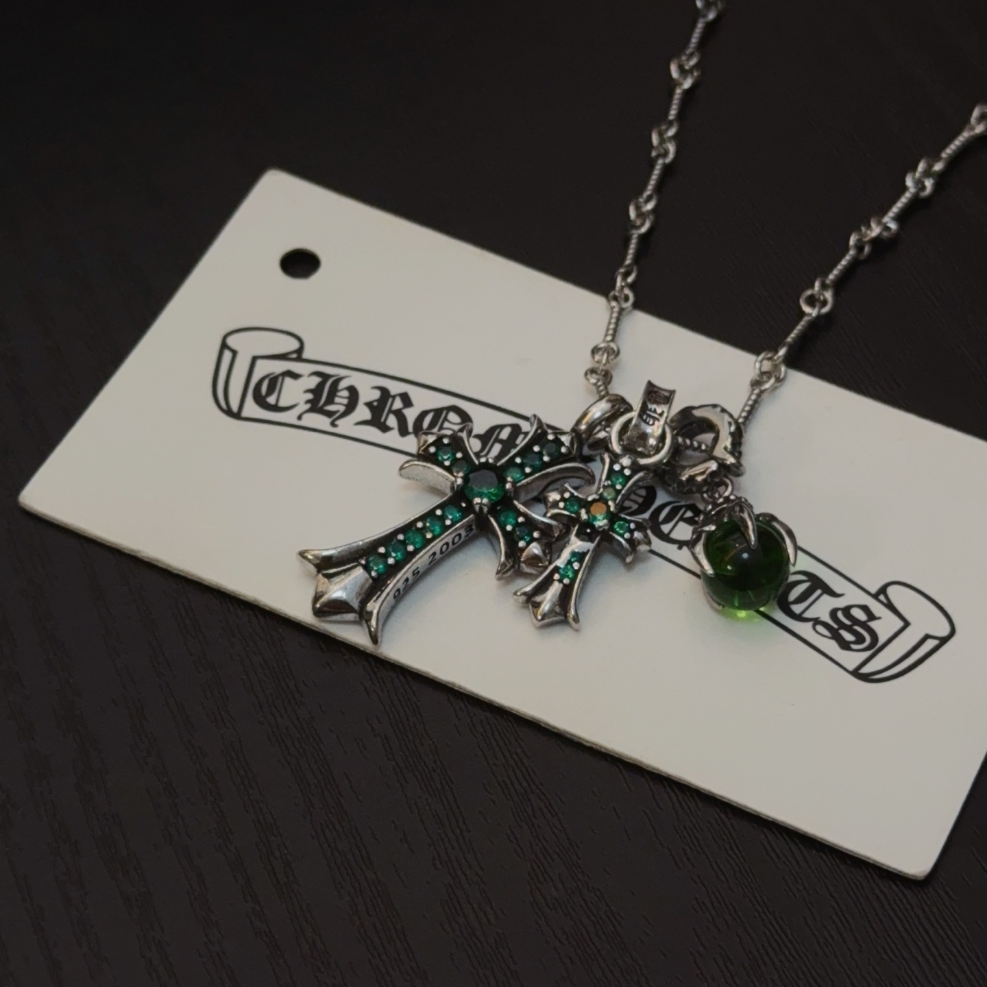 크롬하츠(CHROME HEARTS) 세이프티 핀 그린 스톤 크로스 목걸이 악세사리