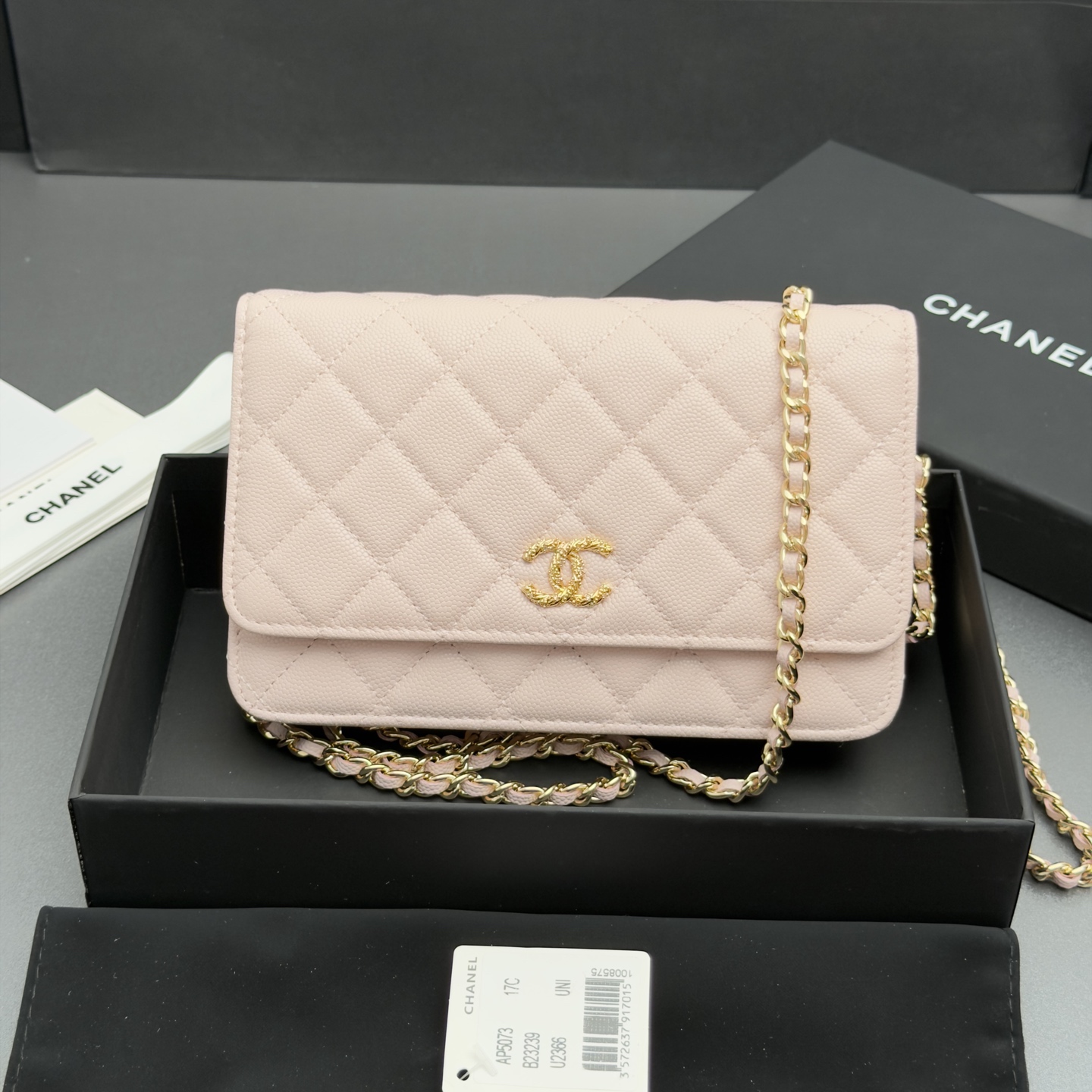 [Chanel] 샤넬 26SS 캐비어 멀티 젬스톤 체인 아코디언 플랩백 (WOC) 가방