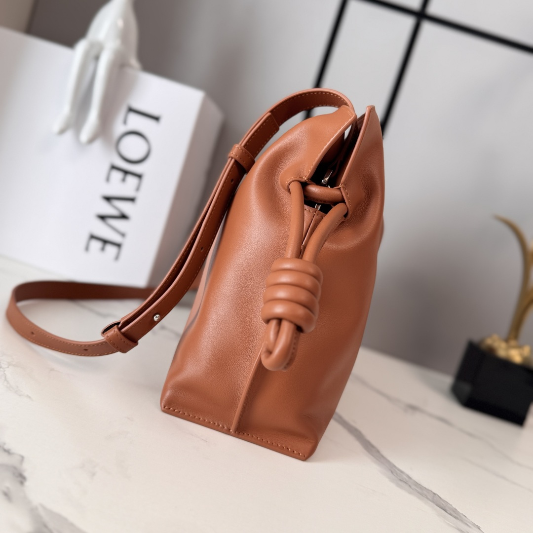 LOEWE 로에베 Flamenco 플라멩코 나파 카프스킨 숄더/클러치백 (미디엄) 가방 / 262386