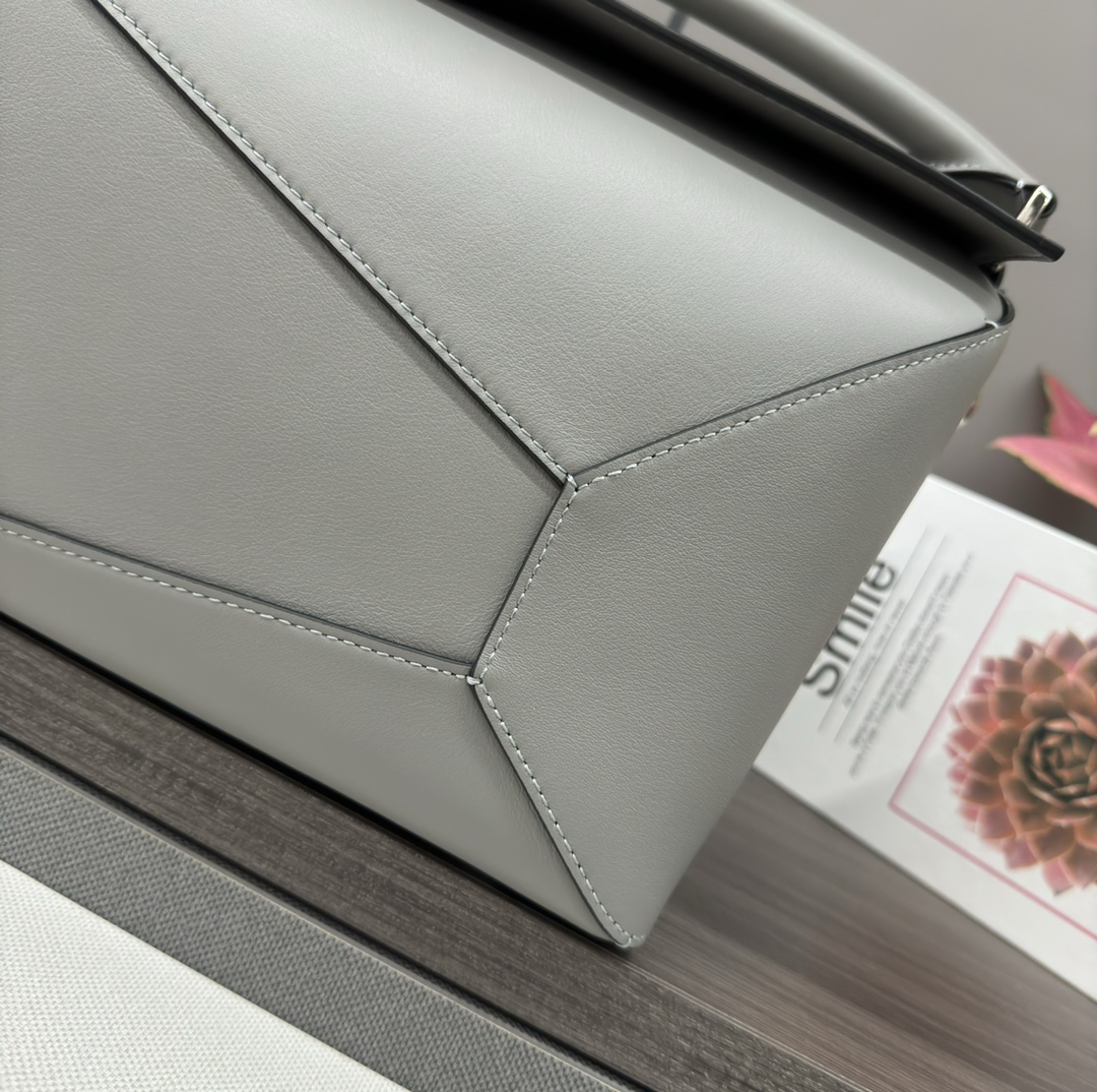 Loewe Puzzle Edge 로에베 퍼즐 라지 백 가방