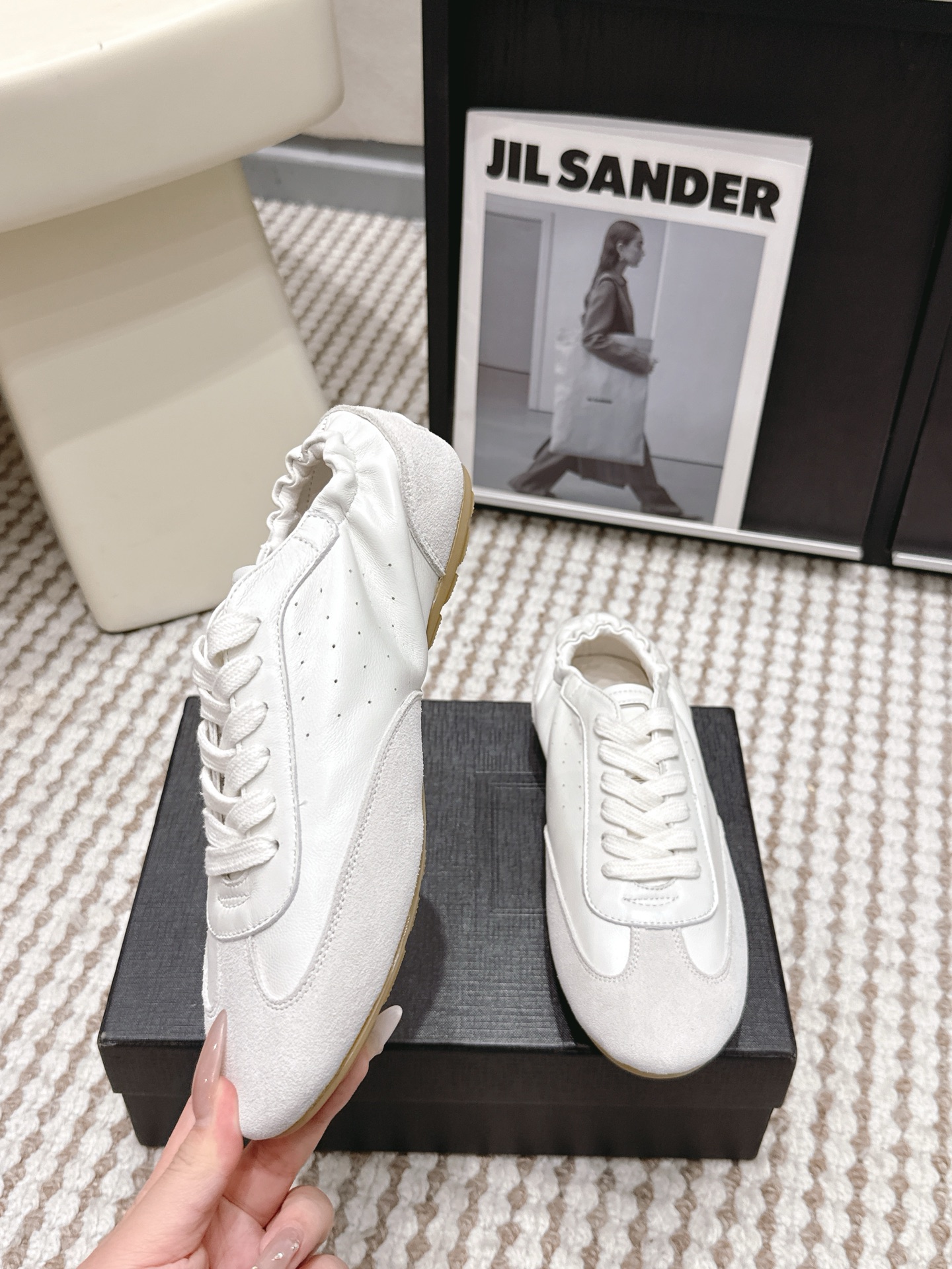 생로랑(SAINT LAURENT) 펀칭 레더 독일군 스니커즈 신발