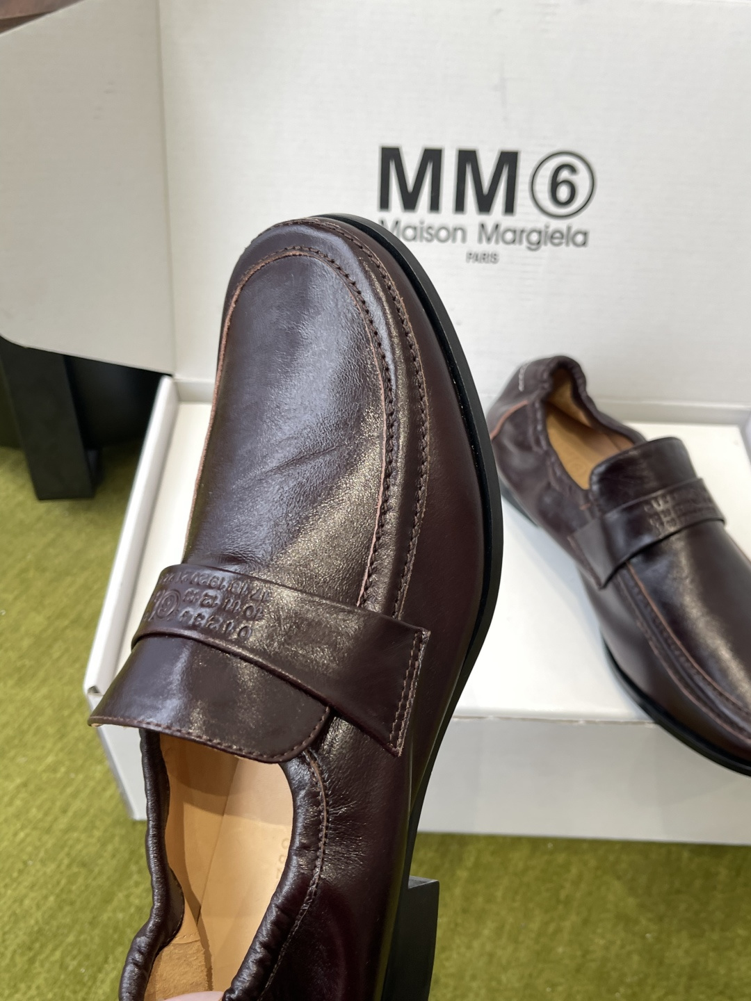 메종 마르지엘라(Maison Margiela) 애플 토 로고 2WAY 로퍼
