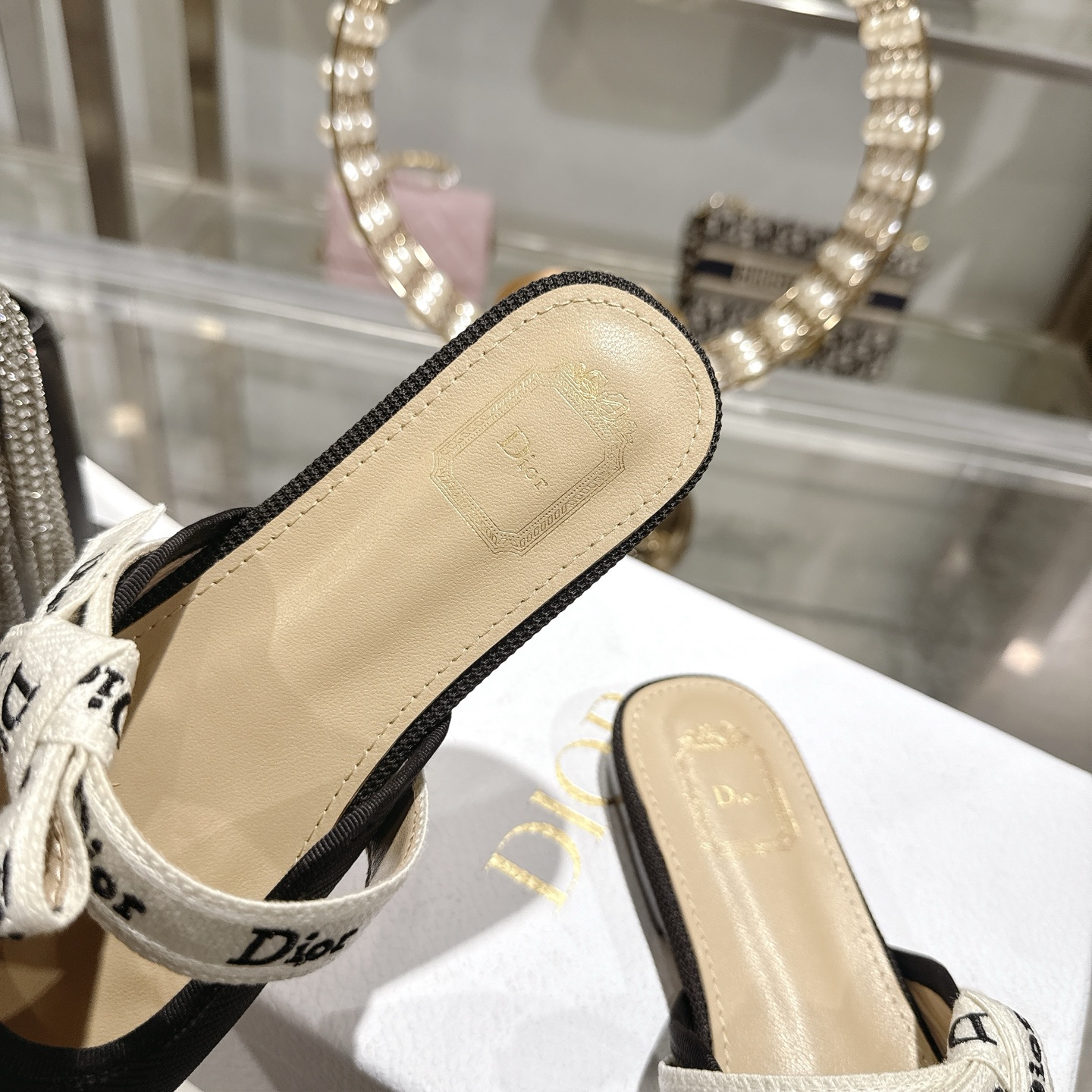 디올(DIOR) 리본 스트랩 메리제인 슬리퍼 신발