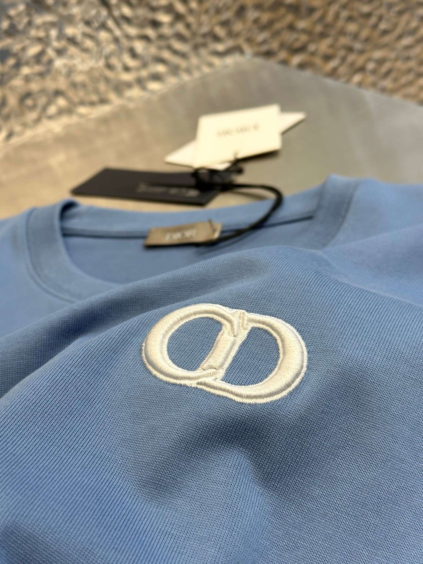 디올(DIOR) 톤온톤 자수 반팔 티셔츠 상의 의류