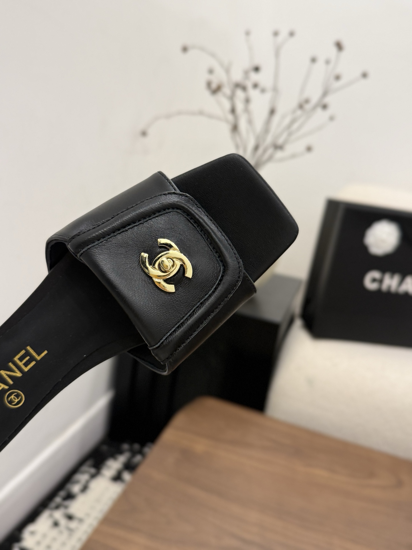 샤넬(CHANEL) 버클 스퀘어토 플랫 슬리퍼 신발