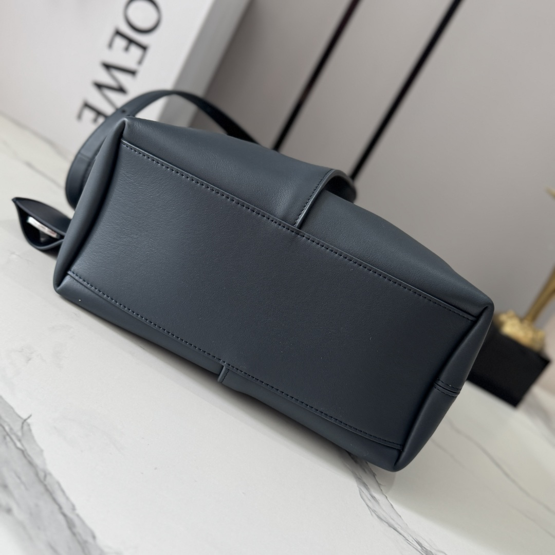 LOEWE 로에베 미디움 스무스 Bilbao 빌바오 트라페즈 버킷 백 가방