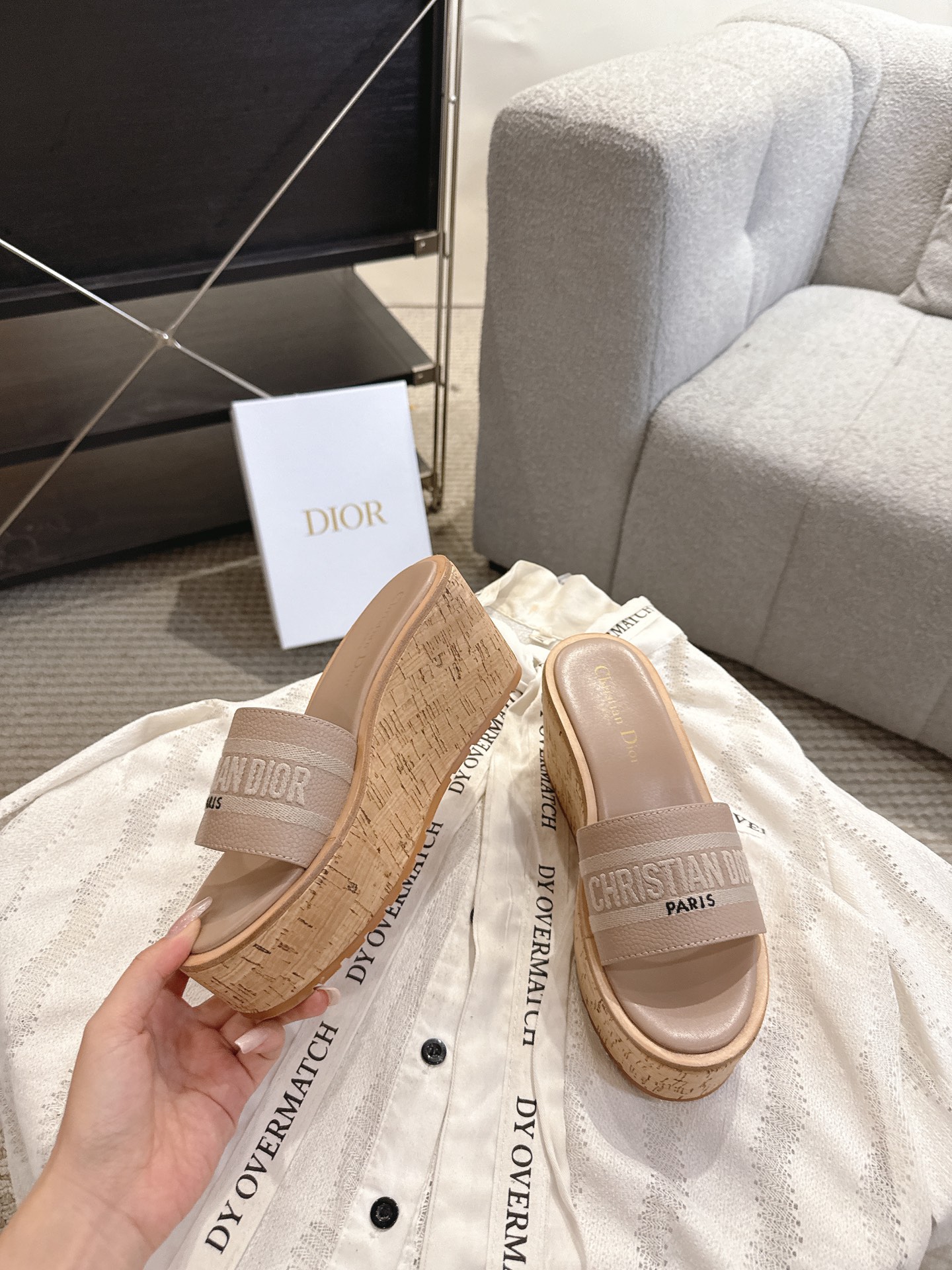 디올(DIOR) 로고 자수 플랫폼 웨지 슬리퍼 신발