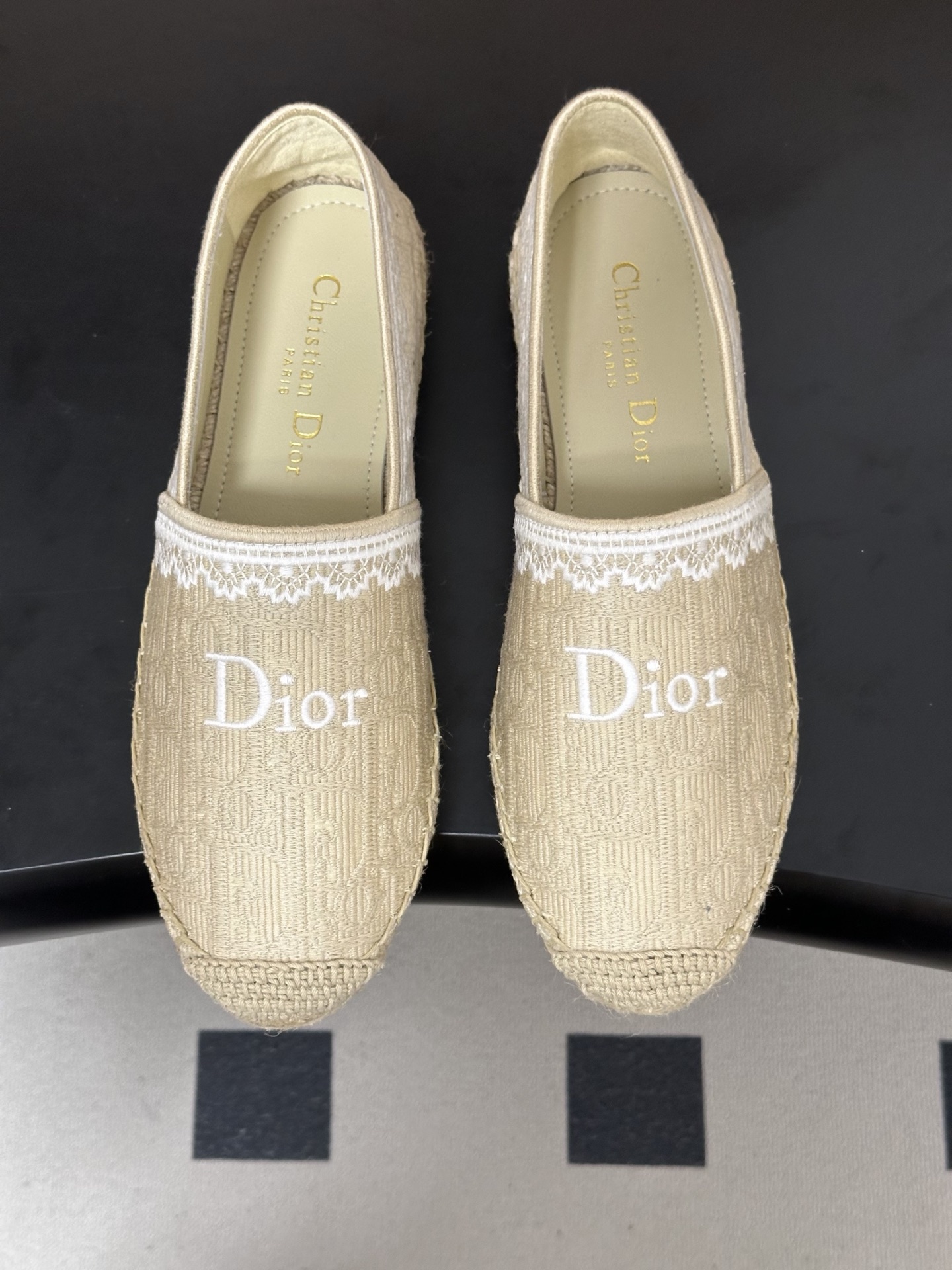 디올(DIOR) 오블리크 자수 에스파드류 슬립온 신발
