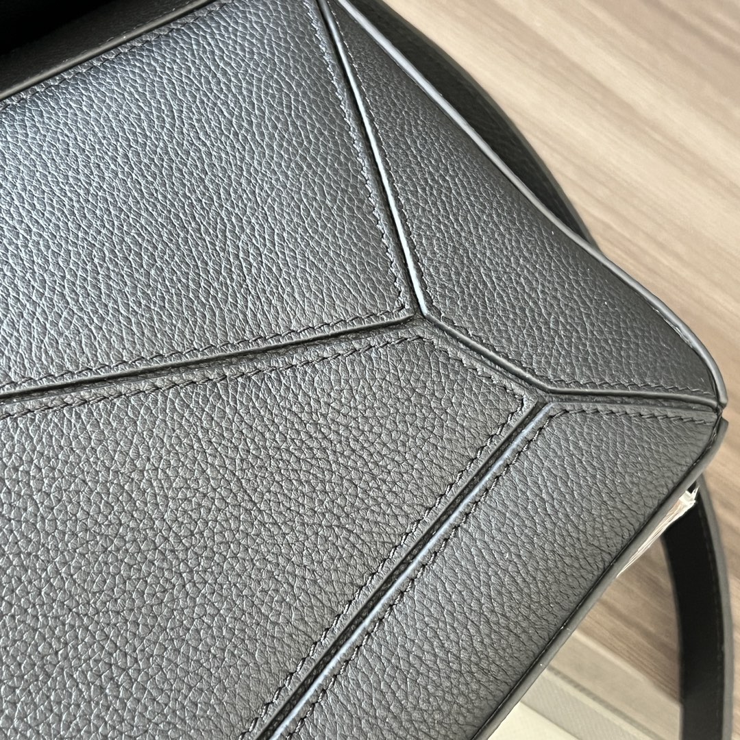 Loewe Puzzle Edge 로에베 퍼즐 라지 백 가방