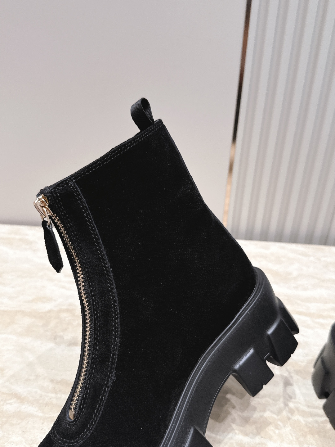 프라다(PRADA) 프론트 지퍼 플랫폼 앵클 부츠 신발