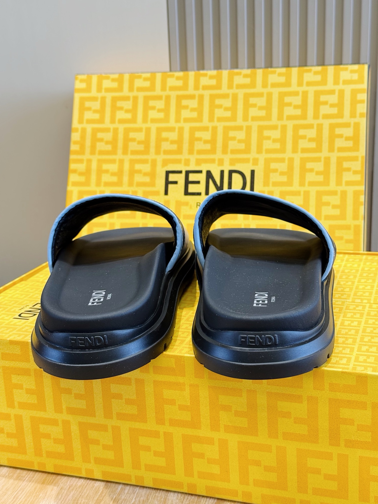 [Fendi] 펜디 맨즈 컬러블록 FF 로고 러버 슬라이드 슬리퍼 신발