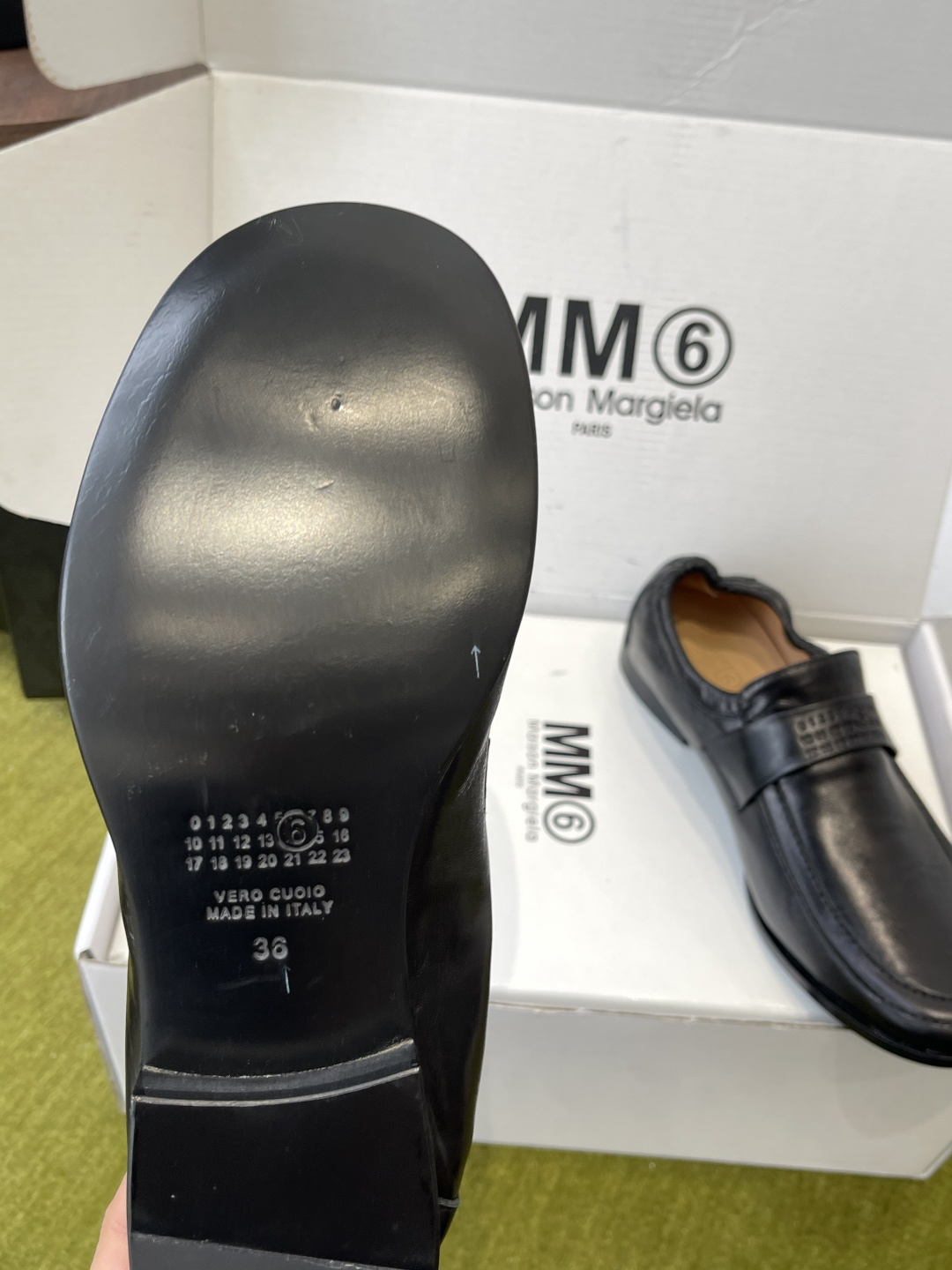 메종 마르지엘라(Maison Margiela) 애플 토 로고 2WAY 로퍼