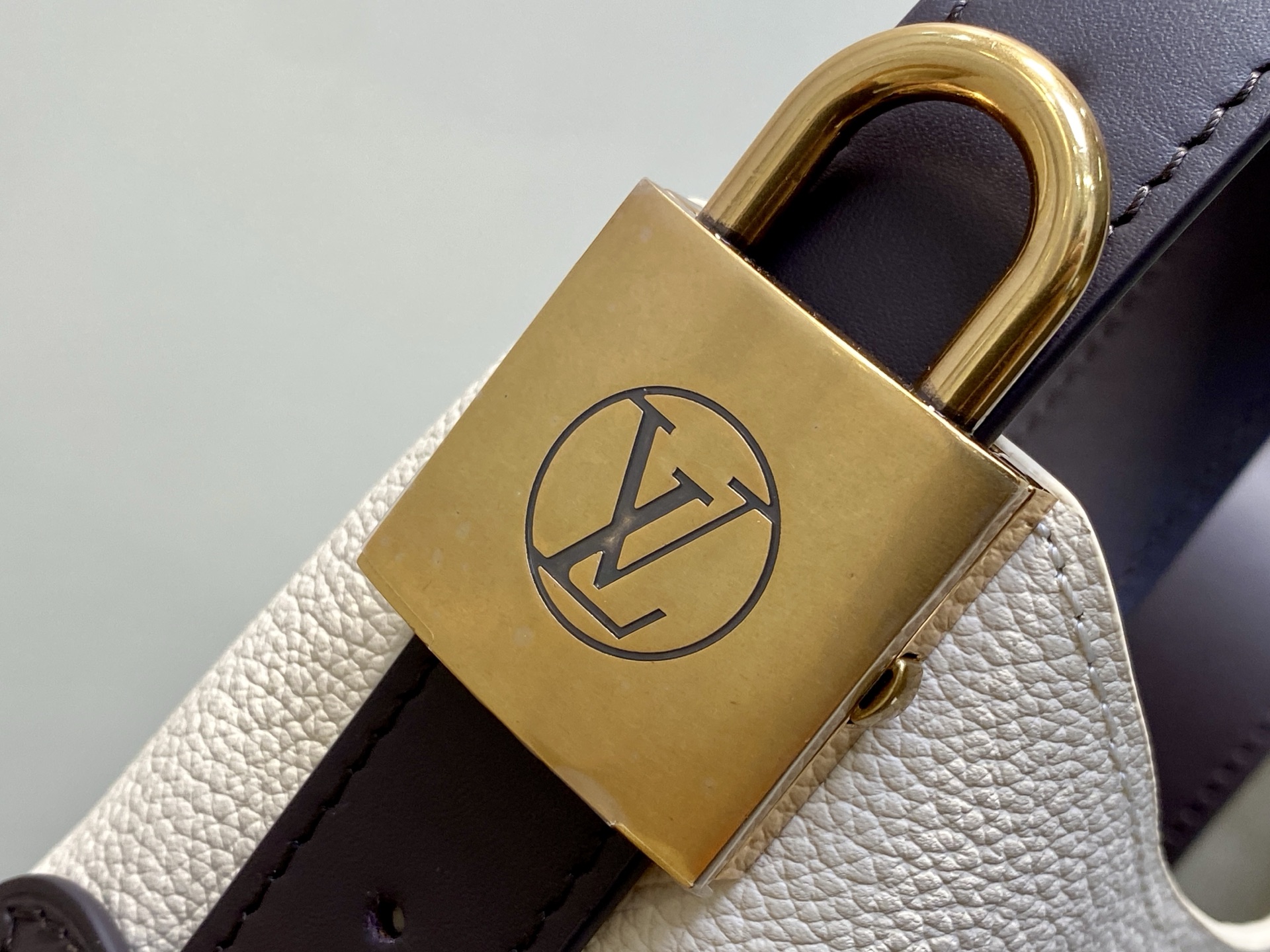 [Louis Vuitton] LV 루이비통 플라이트 모드 호보 백 BB (베이지/브라운) 가방