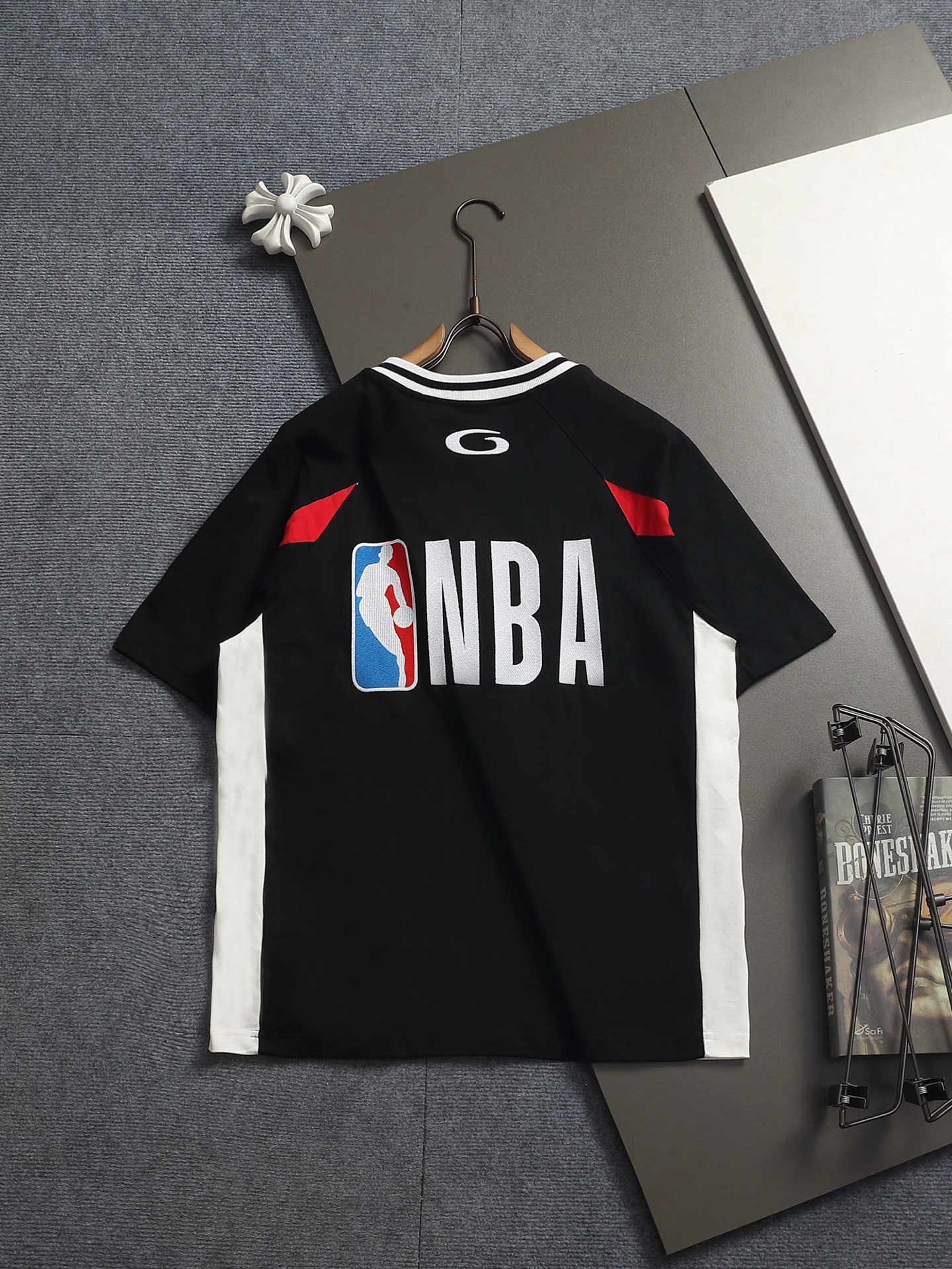 발렌시아가(BALENCIAGA) NBA 콜라보 배색 로고 반팔 티셔츠 상의 의류