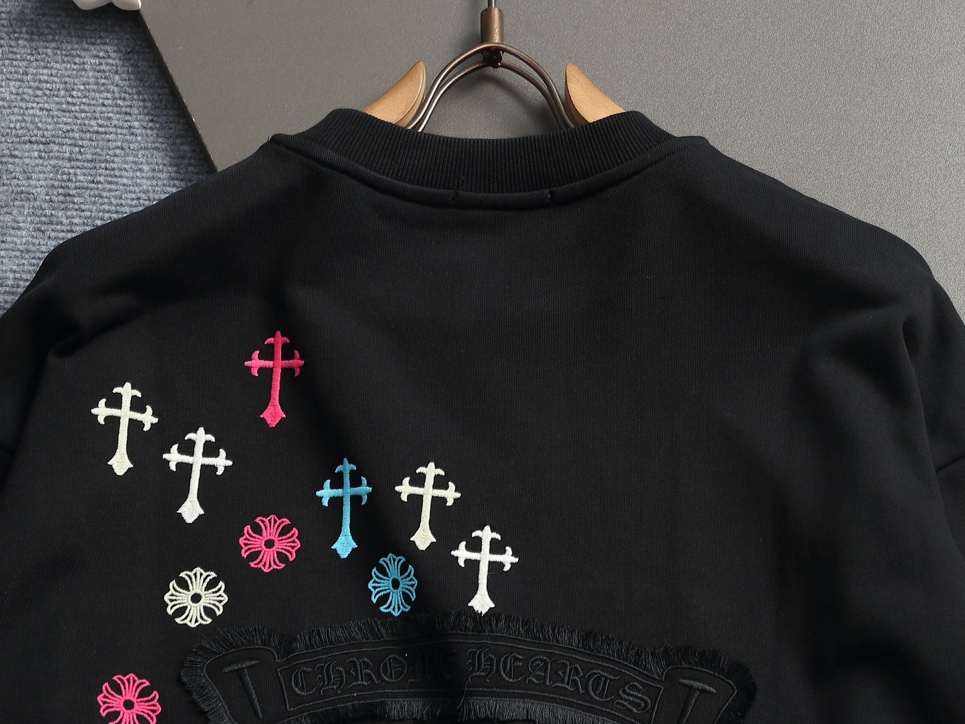 크롬하츠(CHROME HEARTS) 크로스 자수 스웨트셔츠 상의 의류