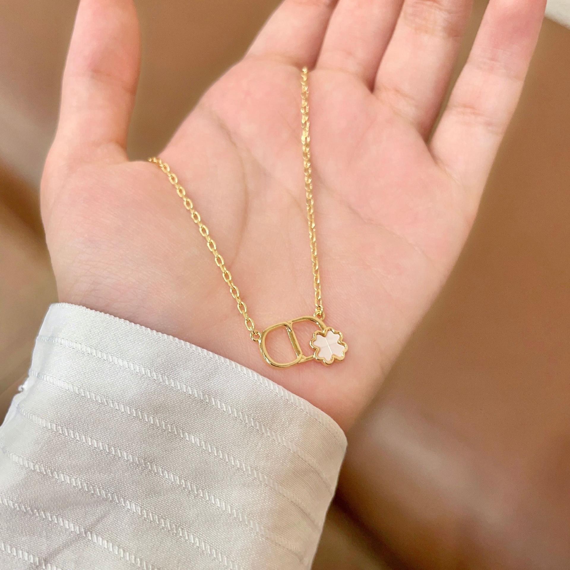 디올(DIOR) 빈티지 브라스 펜던트 목걸이 악세사리