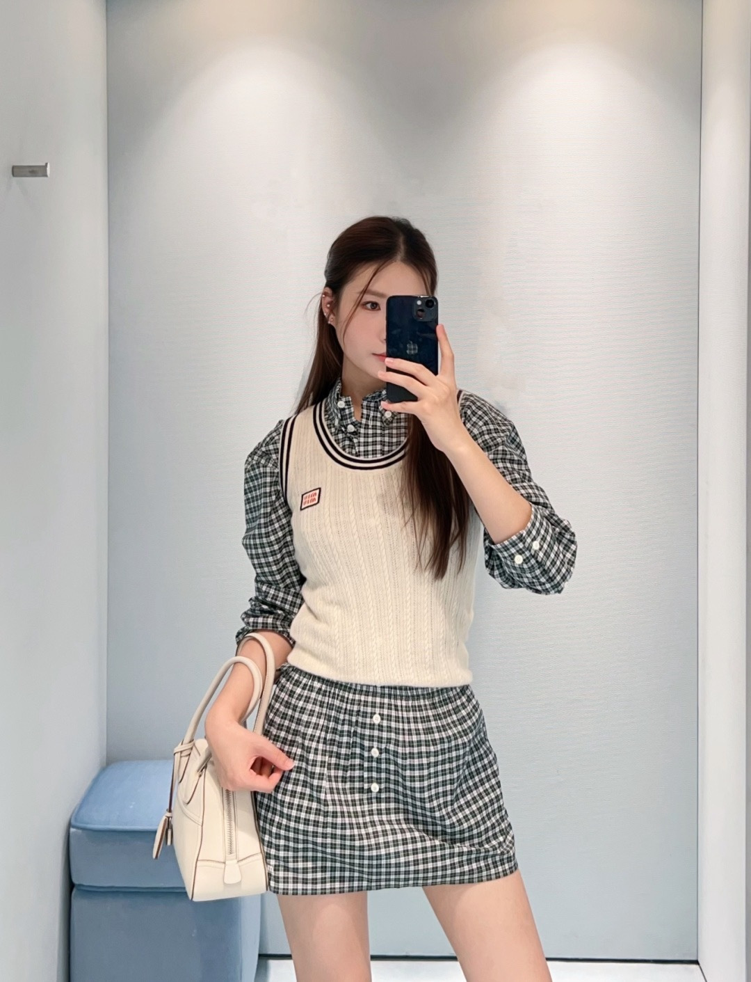 미우미우(MIU MIU) 체크 로고 자수 크롭 셔츠 상의 의류