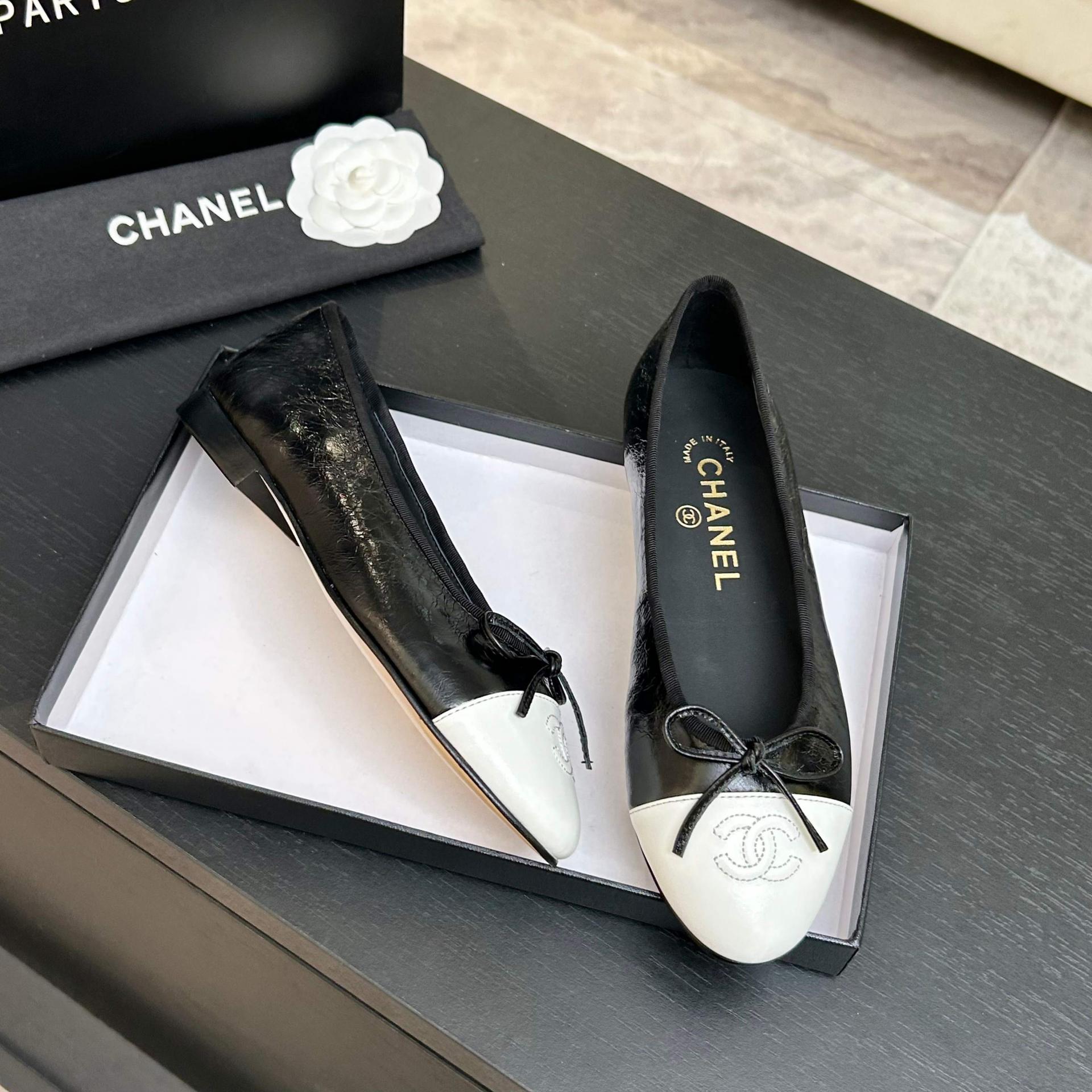 샤넬(CHANEL) 리본 배색 발레리나 플랫슈즈 신발