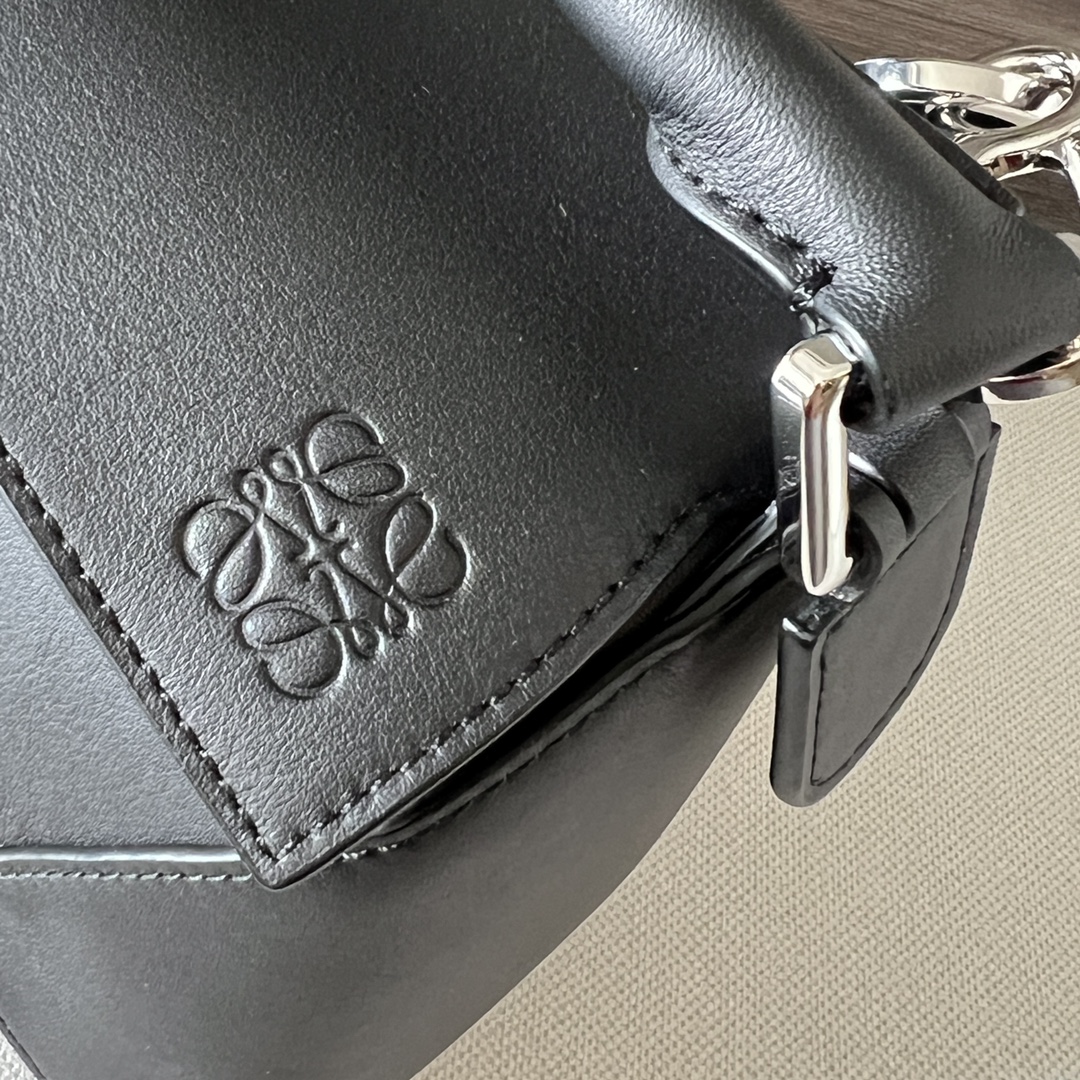 Loewe 로에베 퍼즐 엣지(Puzzle Edge) 스몰 핸드백 가방