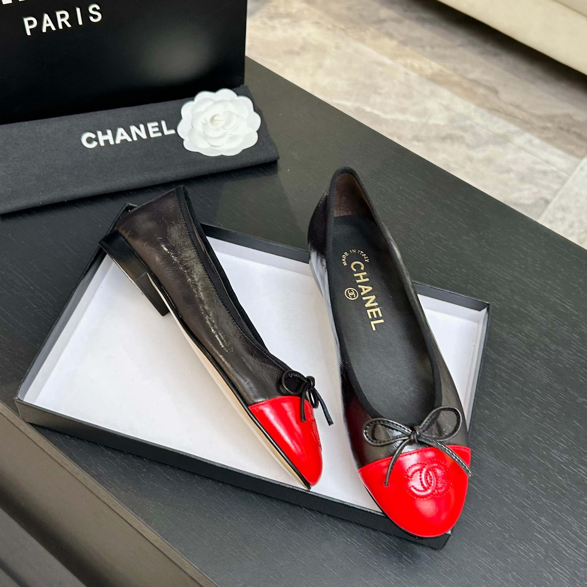 샤넬(CHANEL) 리본 배색 발레리나 플랫슈즈 신발