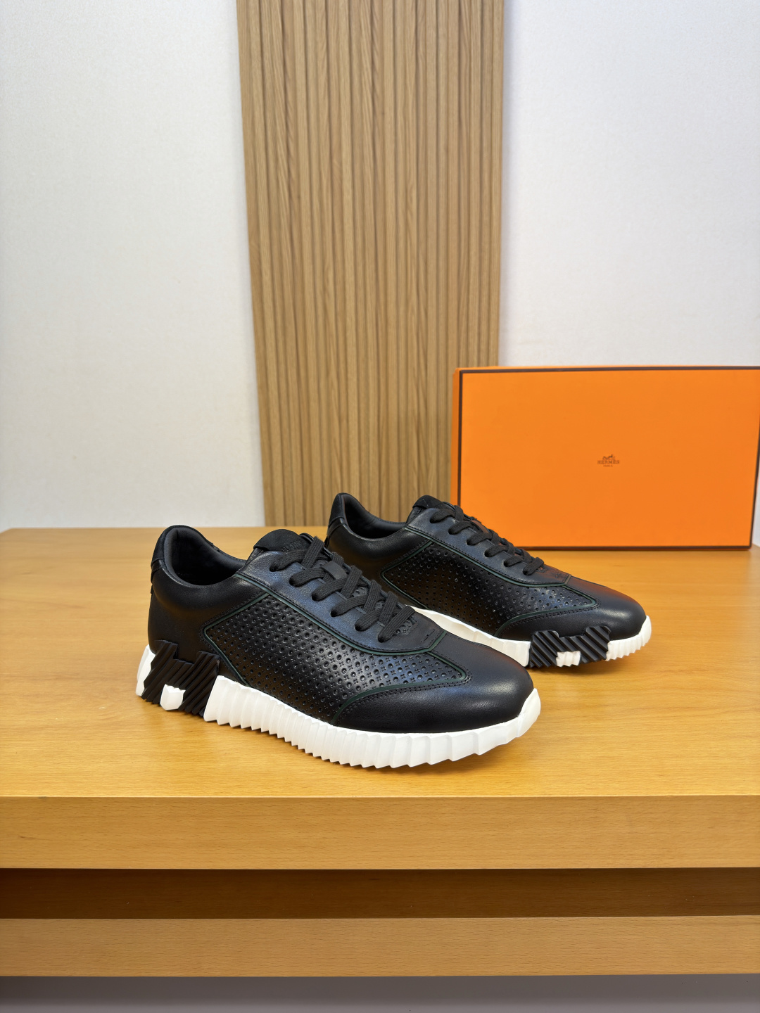 [Hermes] 에르메스 나파 다이아몬드 퍼포레이티드 & 스웨이드 콤비 스니커즈 신발