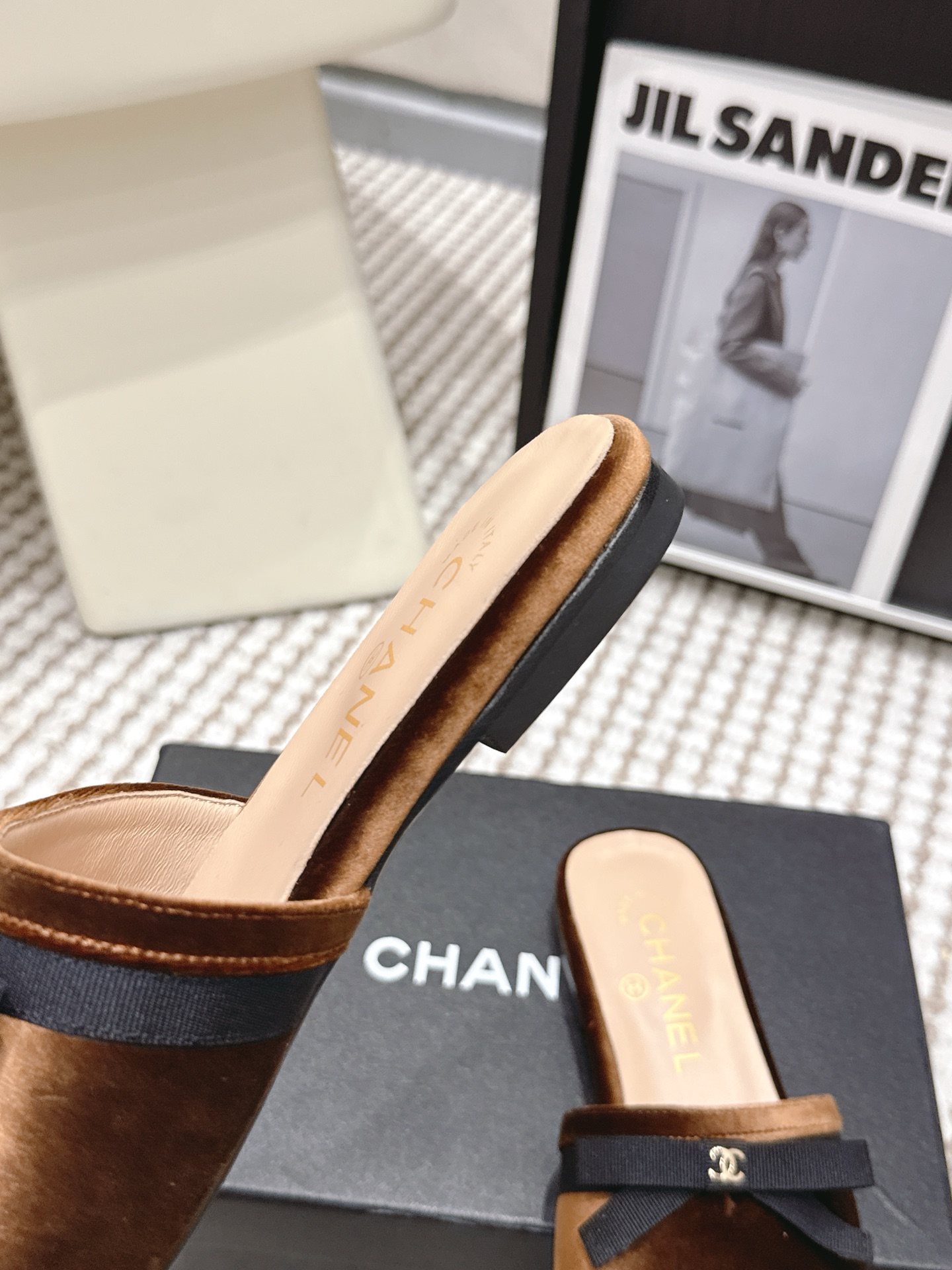 샤넬(CHANEL) 리본 장식 오픈토 슬리퍼 신발